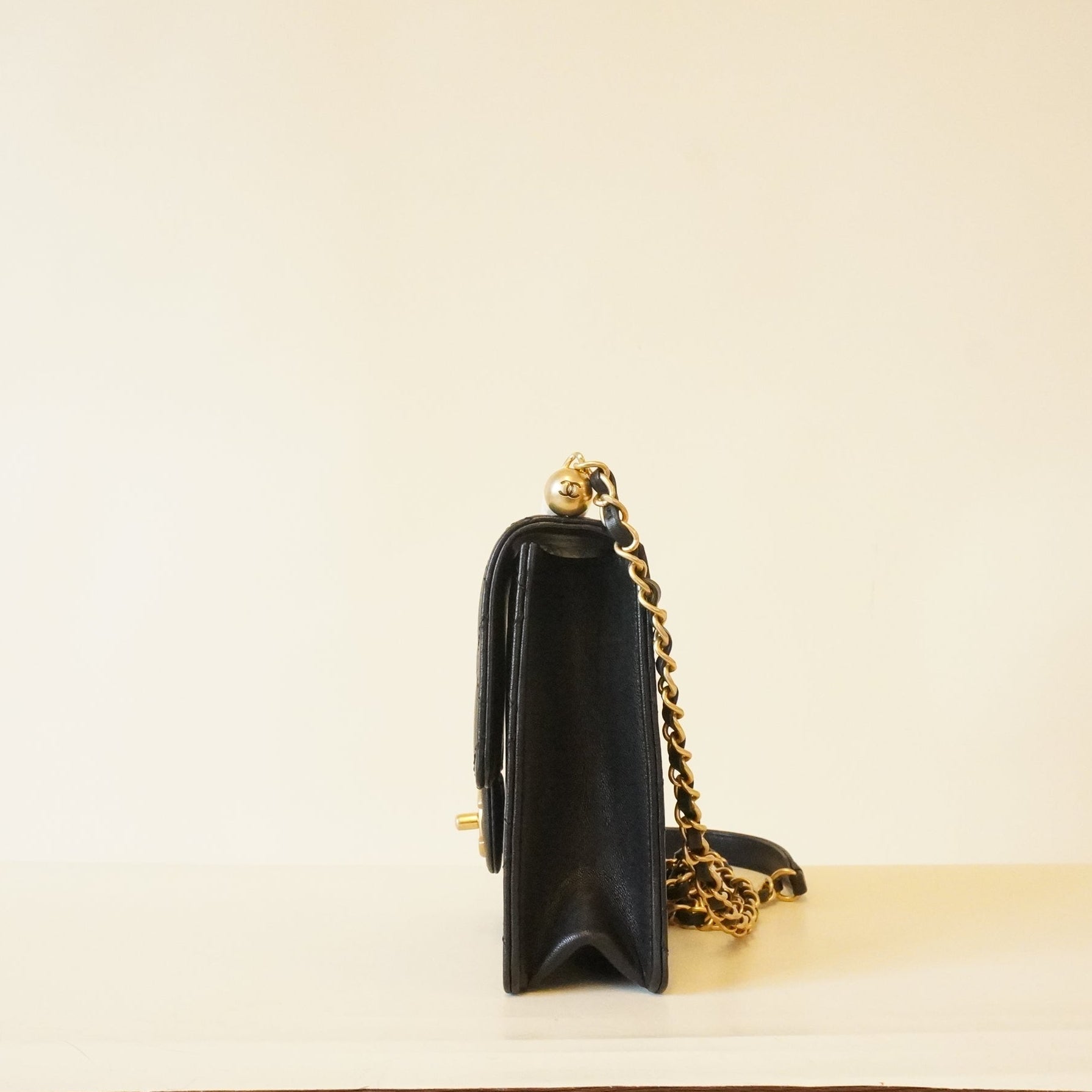PRE-OWNED Lambskin Quilted Chic Pearls Flap Black Shoulder Bag