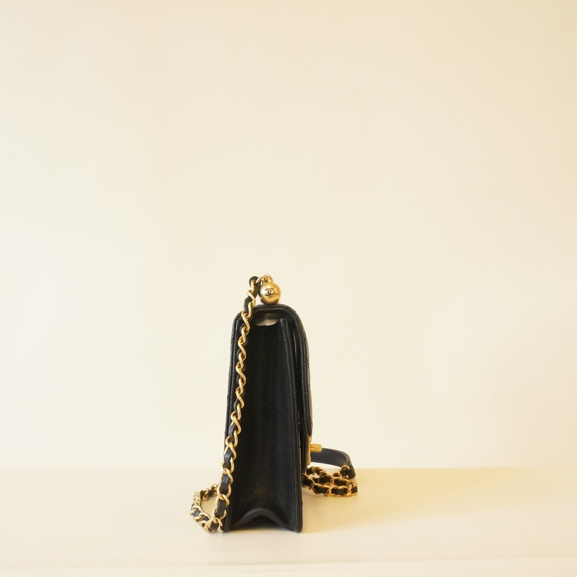 PRE-OWNED Lambskin Quilted Chic Pearls Flap Black Shoulder Bag