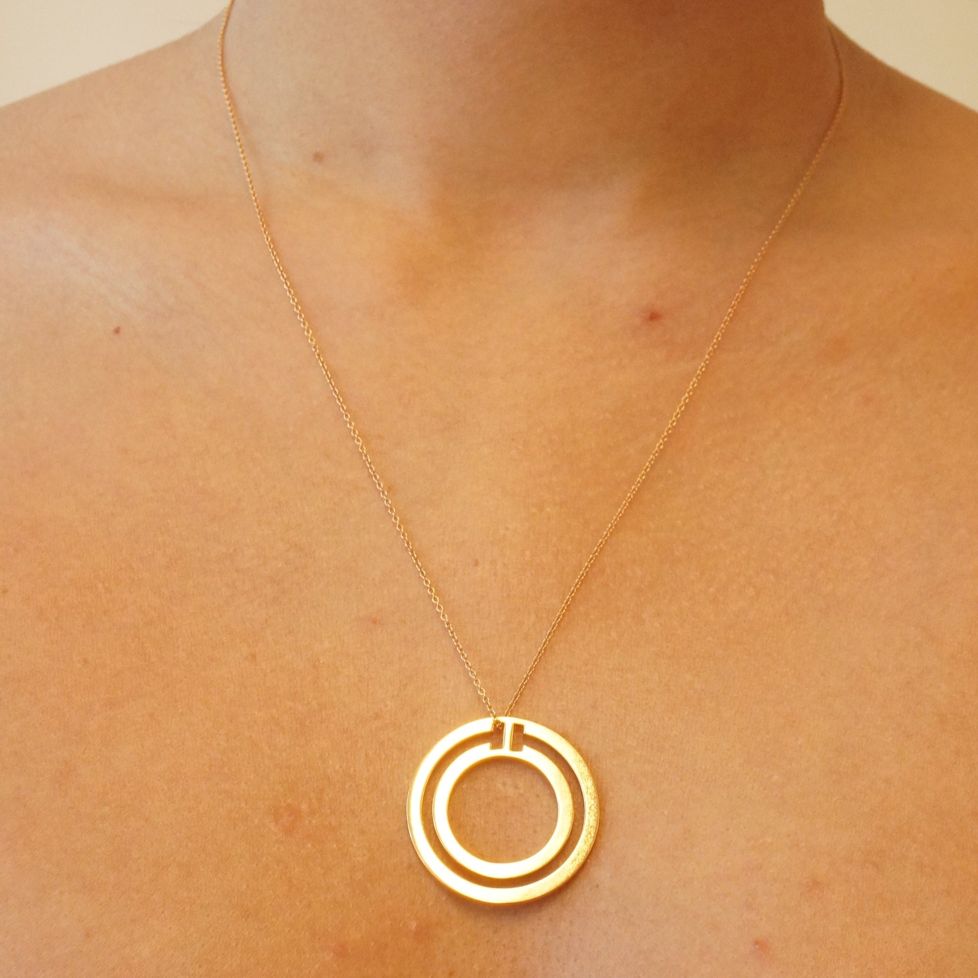 PRE-OWNED 18K Rose Gold T Circle Pendant Necklace