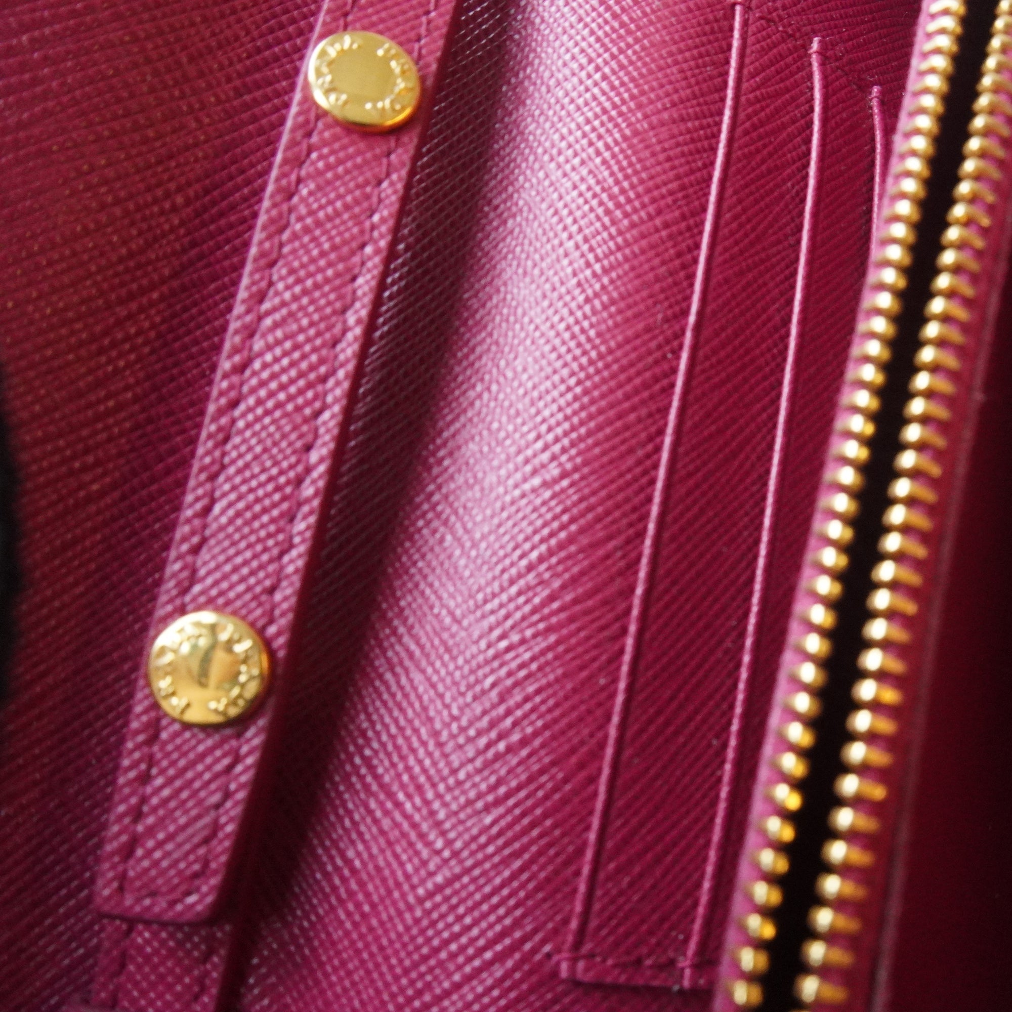 PRE-OWNED Pink Saffiano Metal Mini Crossbody Wallet Ibisco
