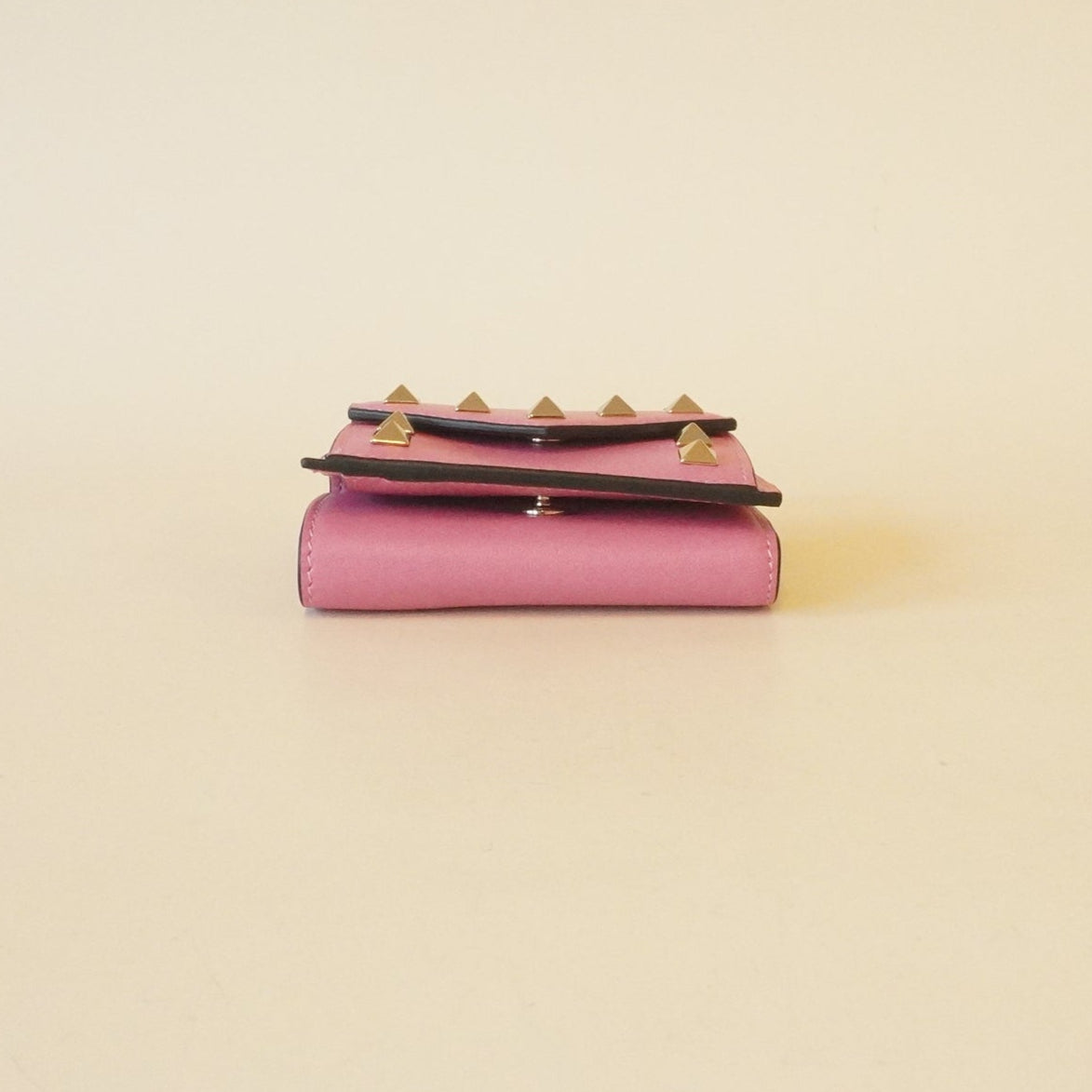 PRE-OWNED Rockstud Trifold Wallet Pink Leather Hardware
