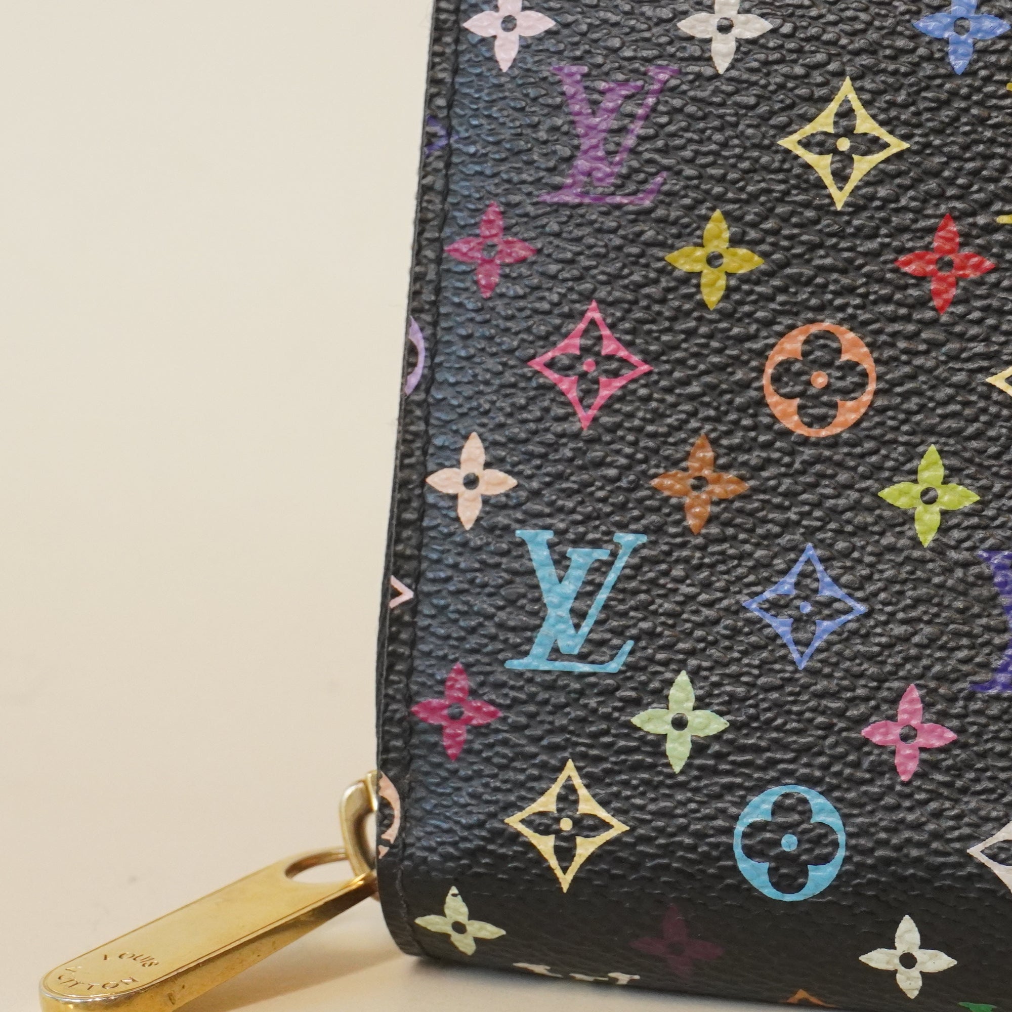 PRE-OWNED Zippy Black Multicolor Wallet