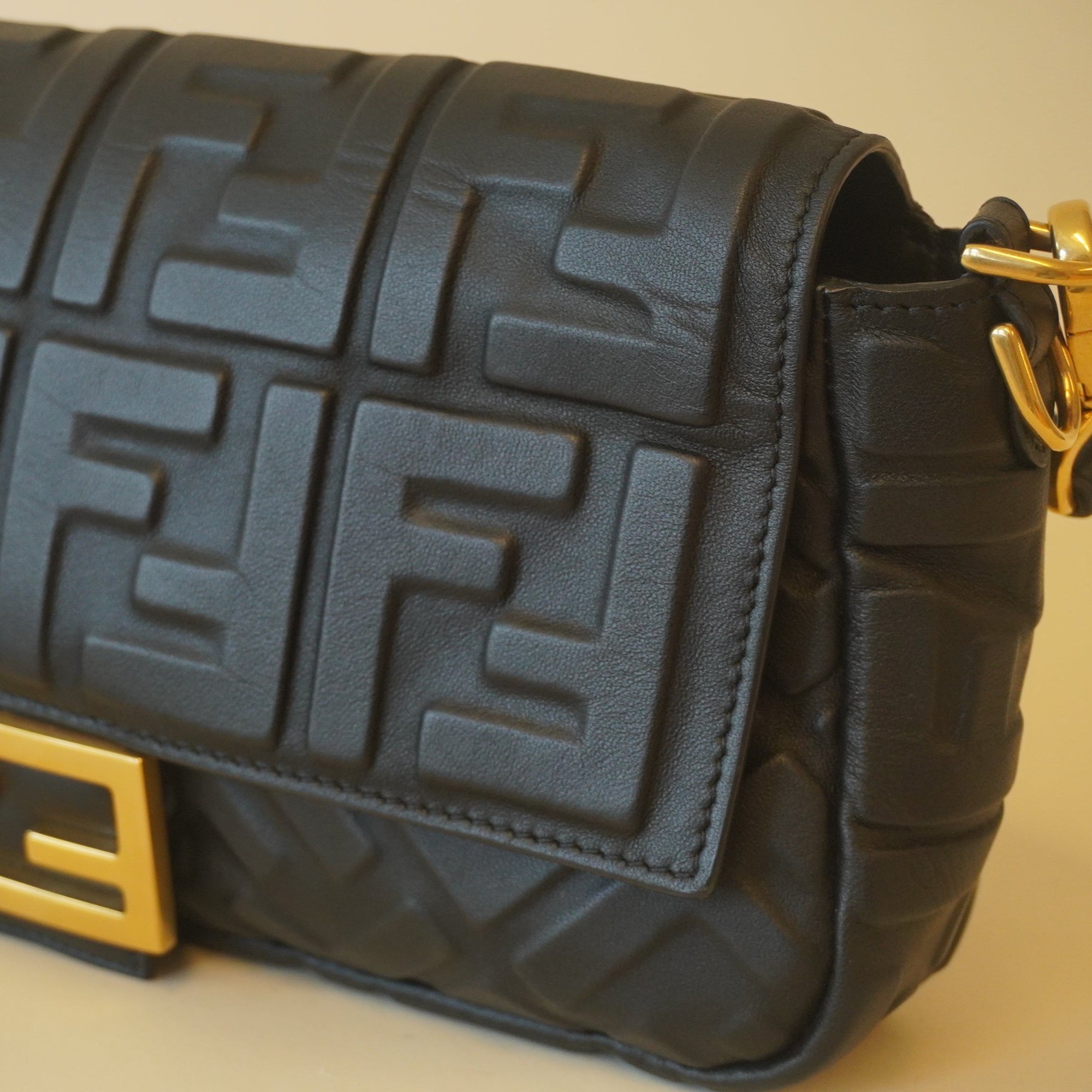 PRE-OWNED Baguette Black Calfskin Shoulder Bag