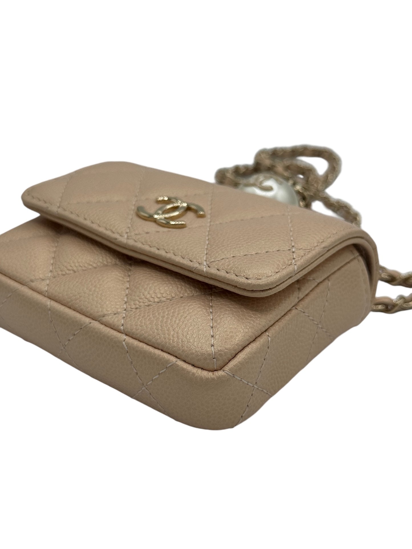 PRE-OWNED CC Pearl Beige Iridescent Caviar Quilted Card Holder With Chain