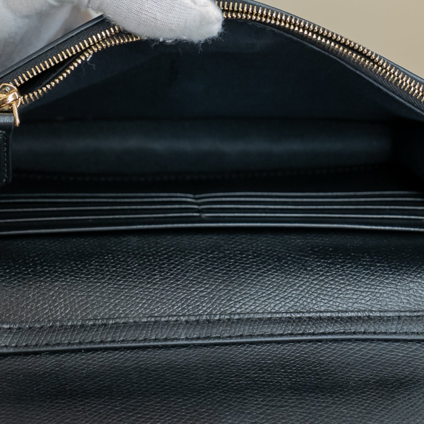 PRE-OWNED Vitello Cruise F Embossed Medium Envelope Wallet On Chain Black Maya