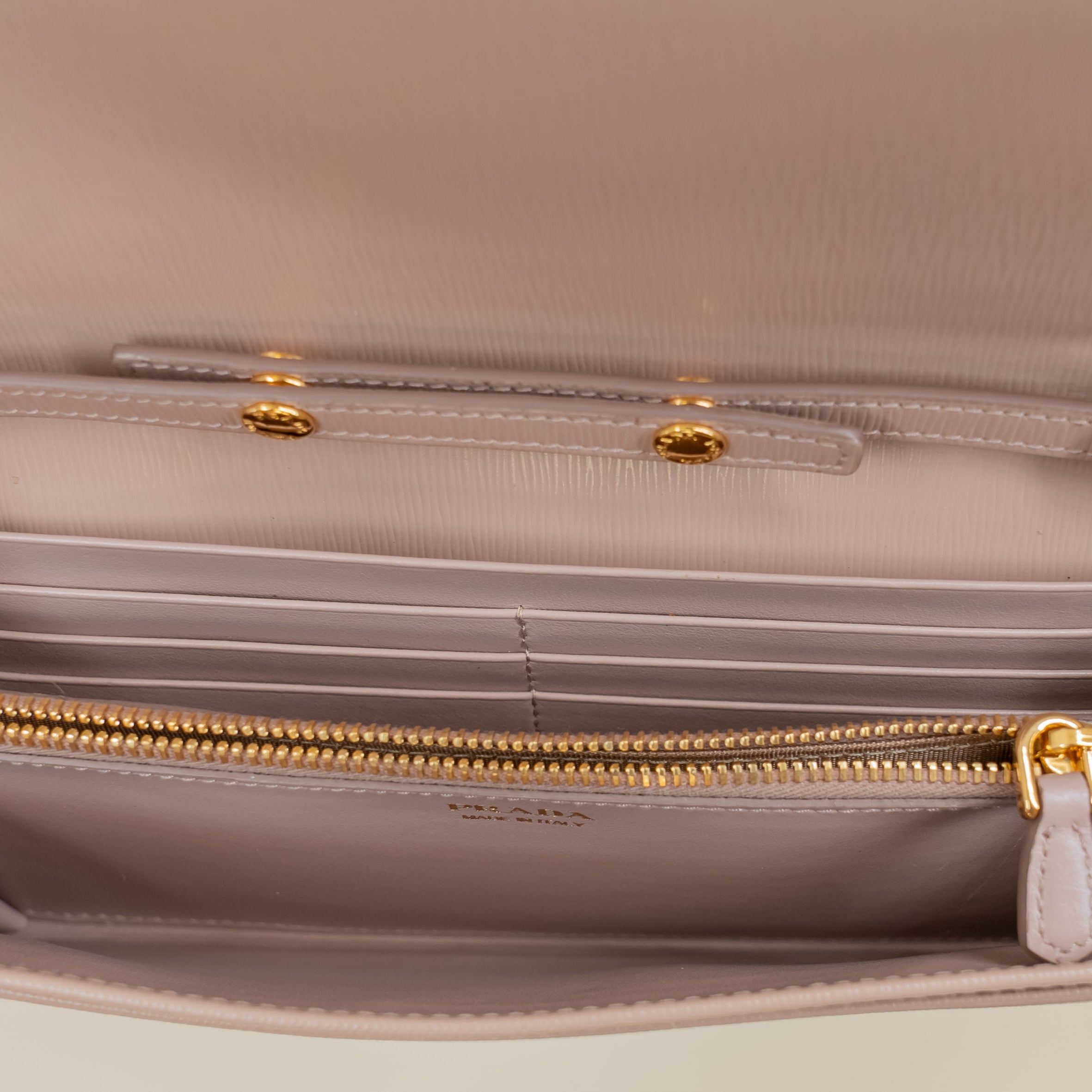 PRADA - Vitello Move Metal Oro Chain Wallet Cipria