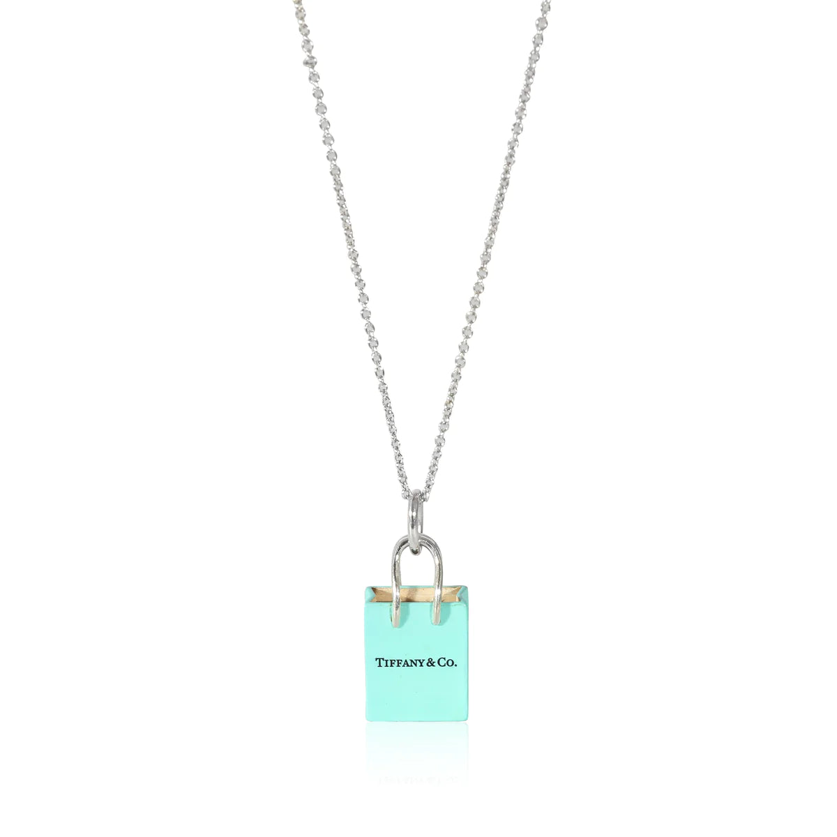 Collar con dije de bolsa de compras esmaltado en azul de Tiffany & Co. en plata de ley