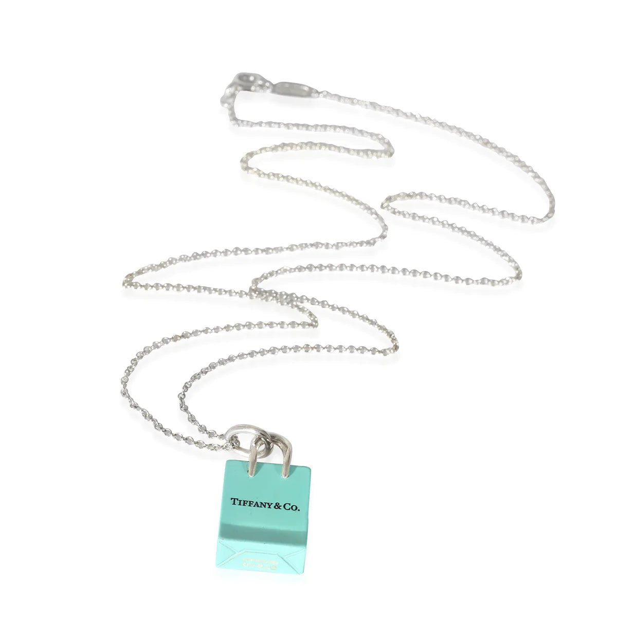 Collar con dije de bolsa de compras esmaltado en azul de Tiffany & Co. en plata de ley