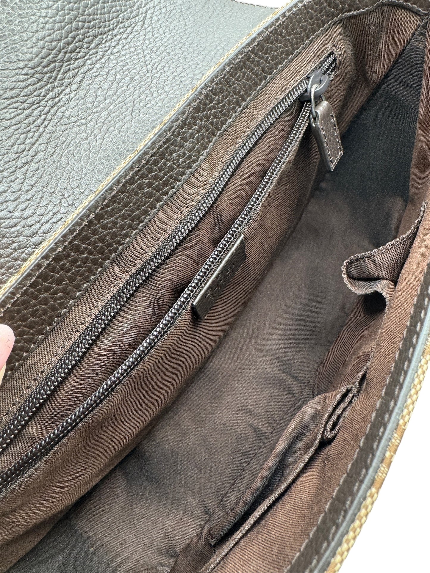 Bolso bandolera tipo mensajero de lona marrón GG USADO