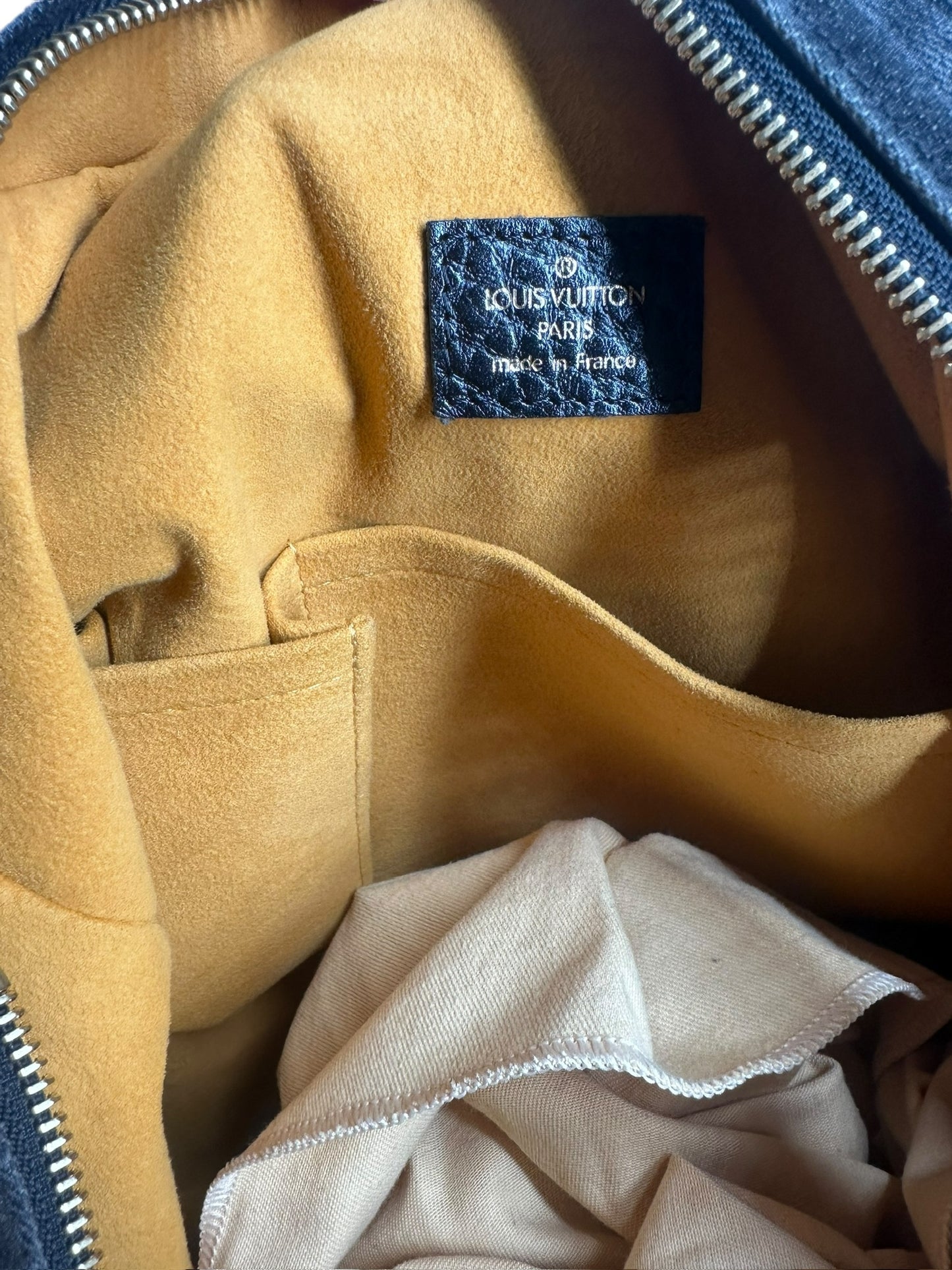 LOUIS VUITTON - Black Monogram Neo Cabby MM