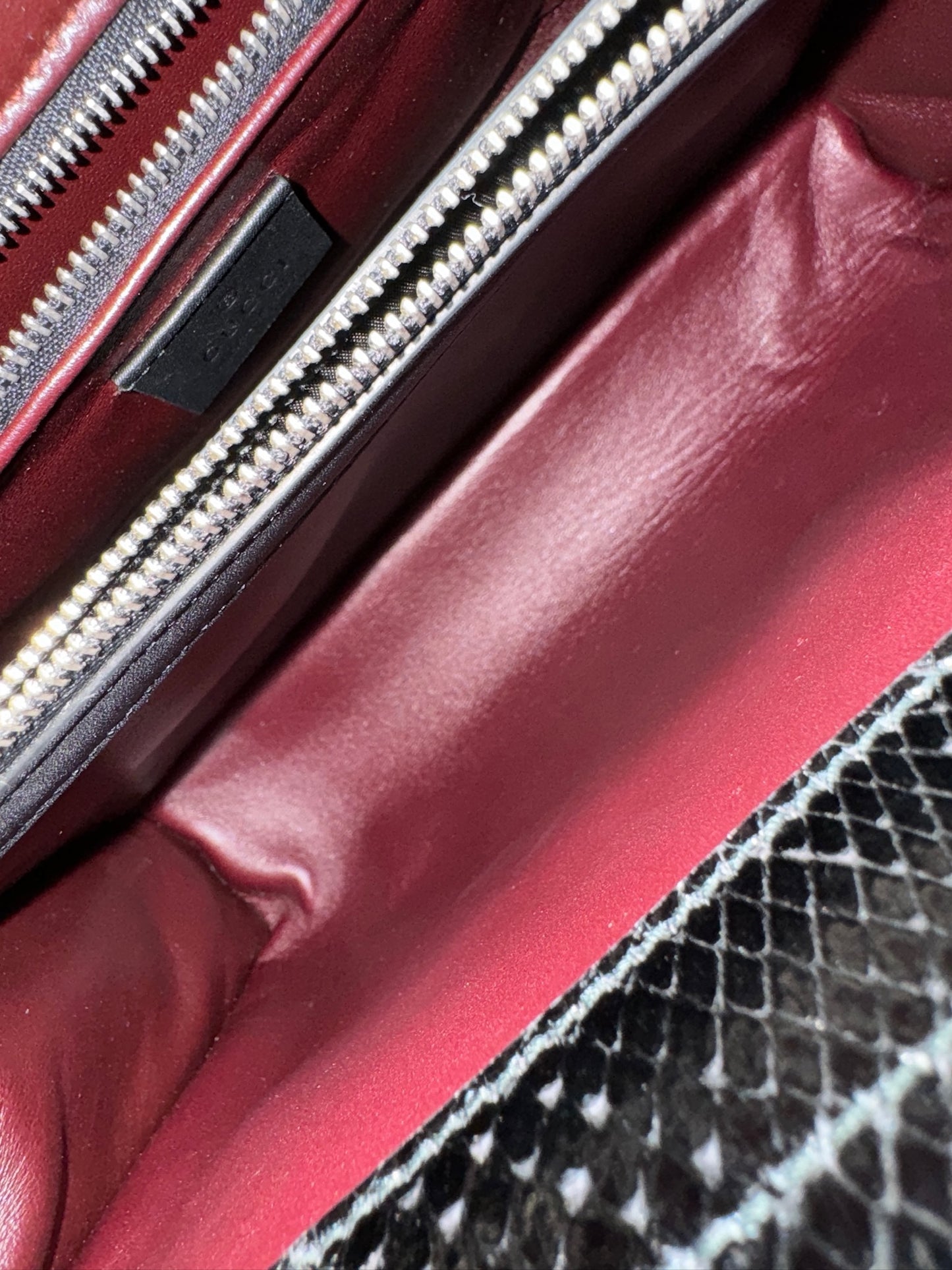 Bolso de hombro pequeño GG Zumi de piel de pitón negra de segunda mano del año 2019