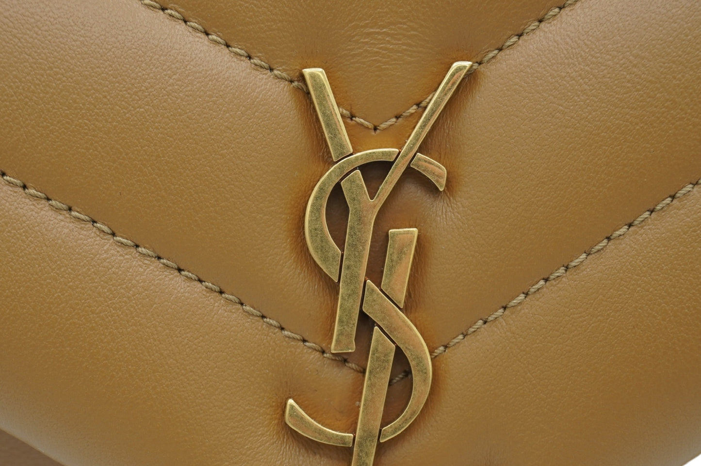 SAINT LAURENT - Bolso de mano Toy Loulou con monograma acolchado en piel de becerro marrón