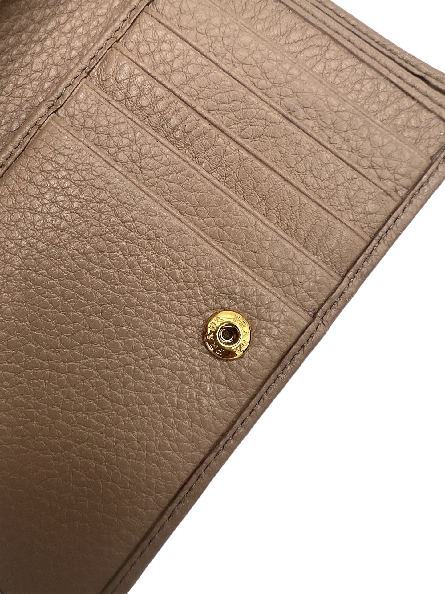 PRADA - Billetero de piel marrón claro