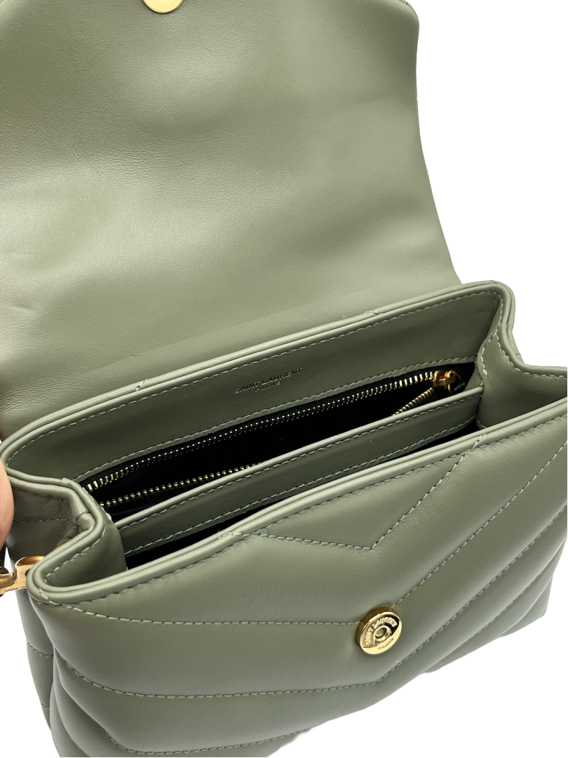 SAINT LAURENT - Bolso de mano Toy Loulou con monograma acolchado de piel de becerro verde