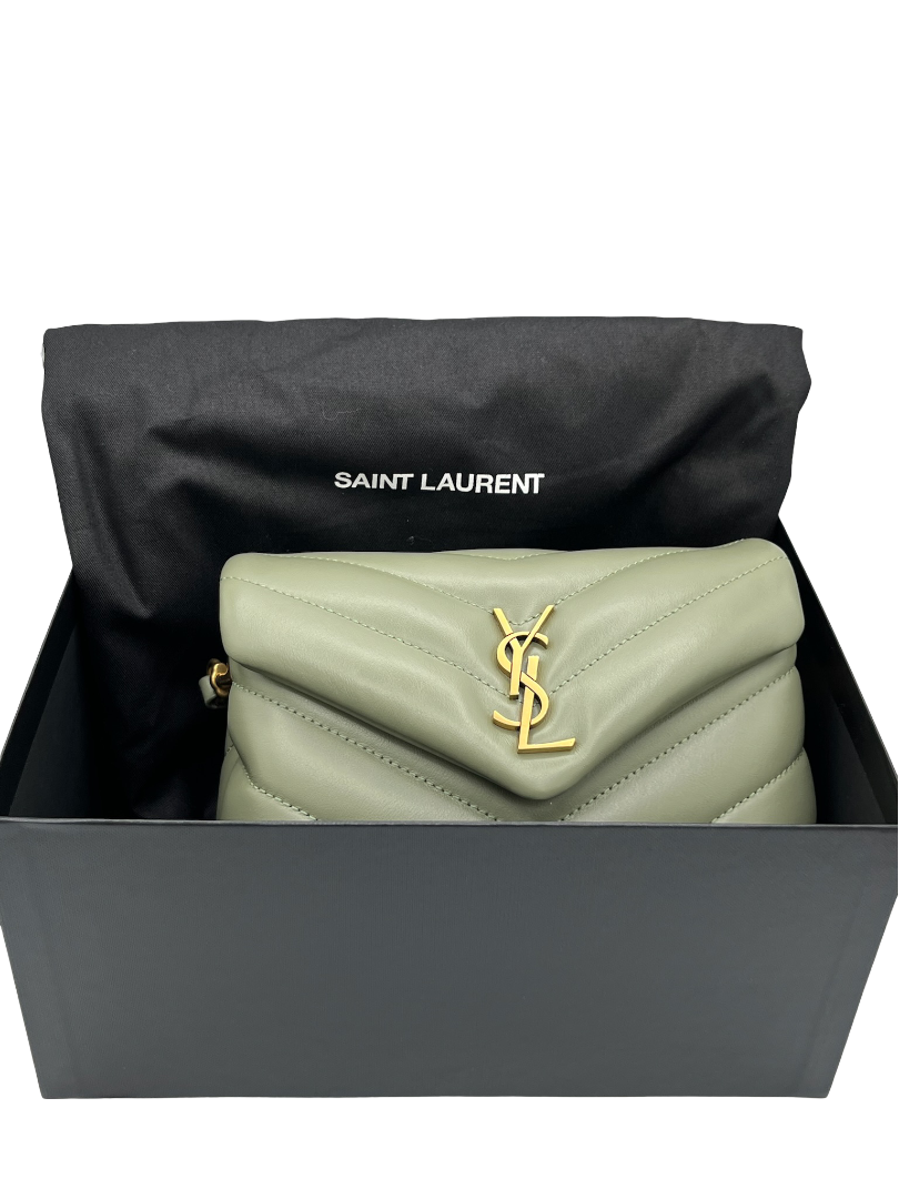 SAINT LAURENT - Bolso de mano Toy Loulou con monograma acolchado de piel de becerro verde