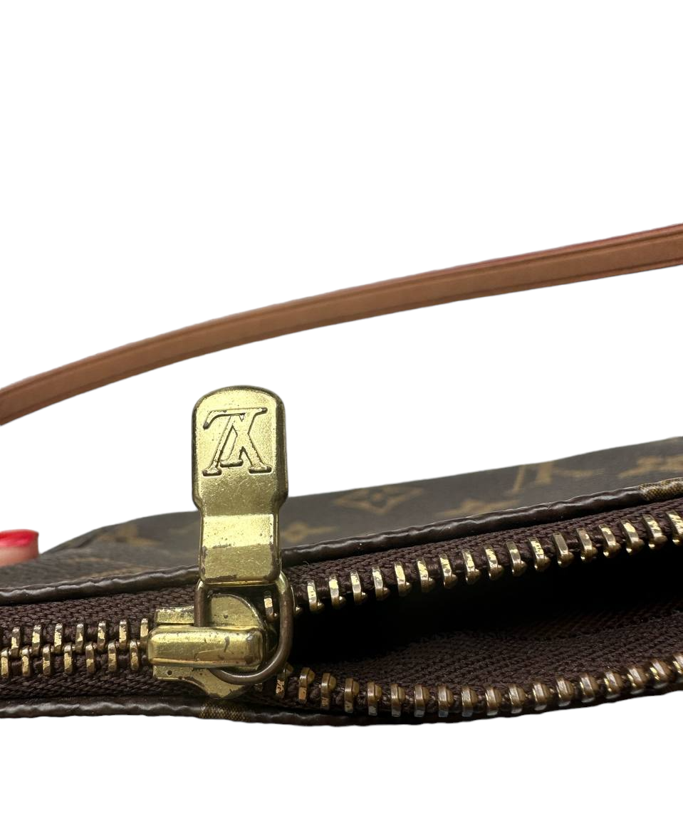 LOUIS VUITTON - Pochette Monogram