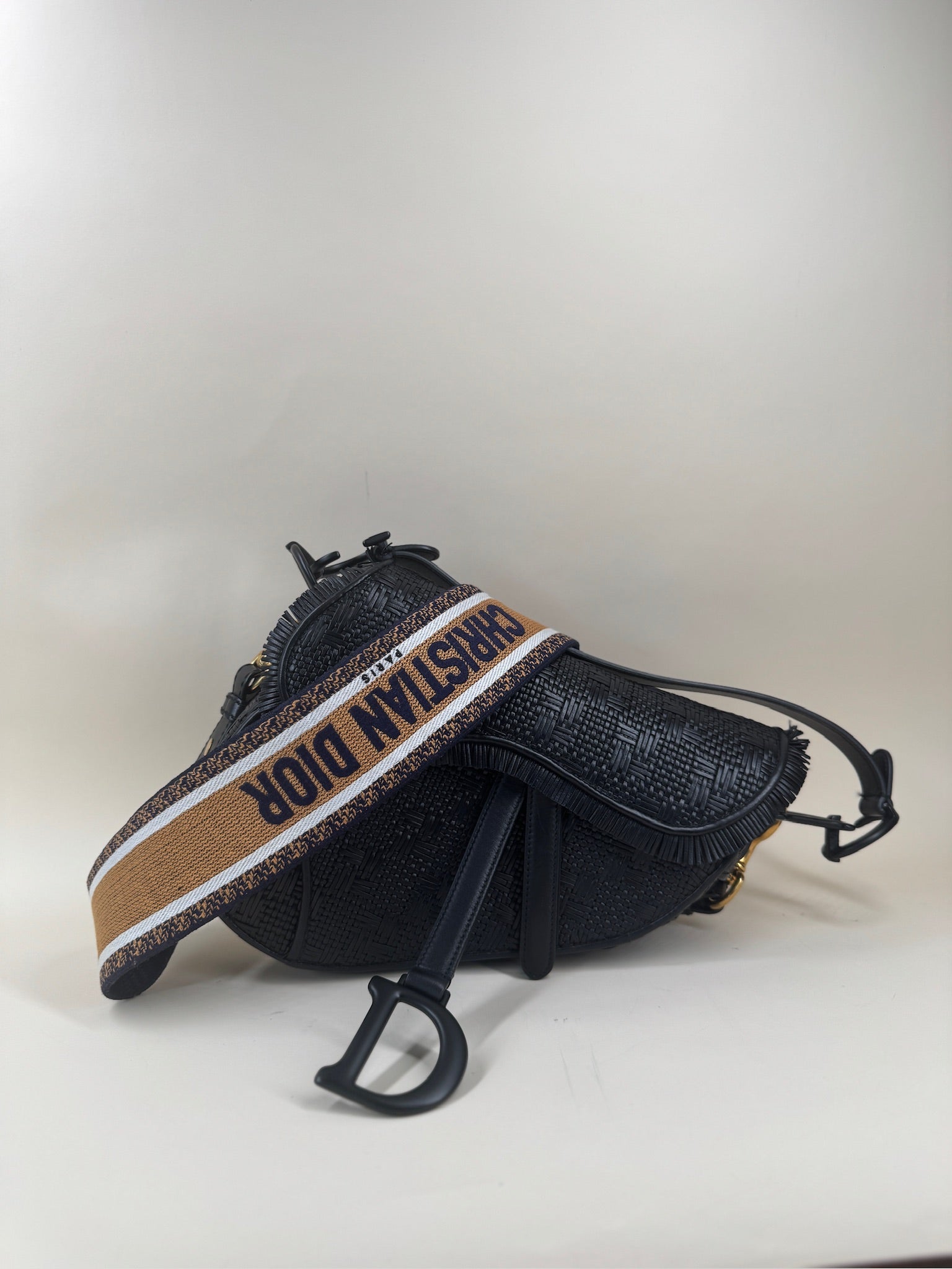 Bolso de sillín mediano de cuero tejido ultramate USADO