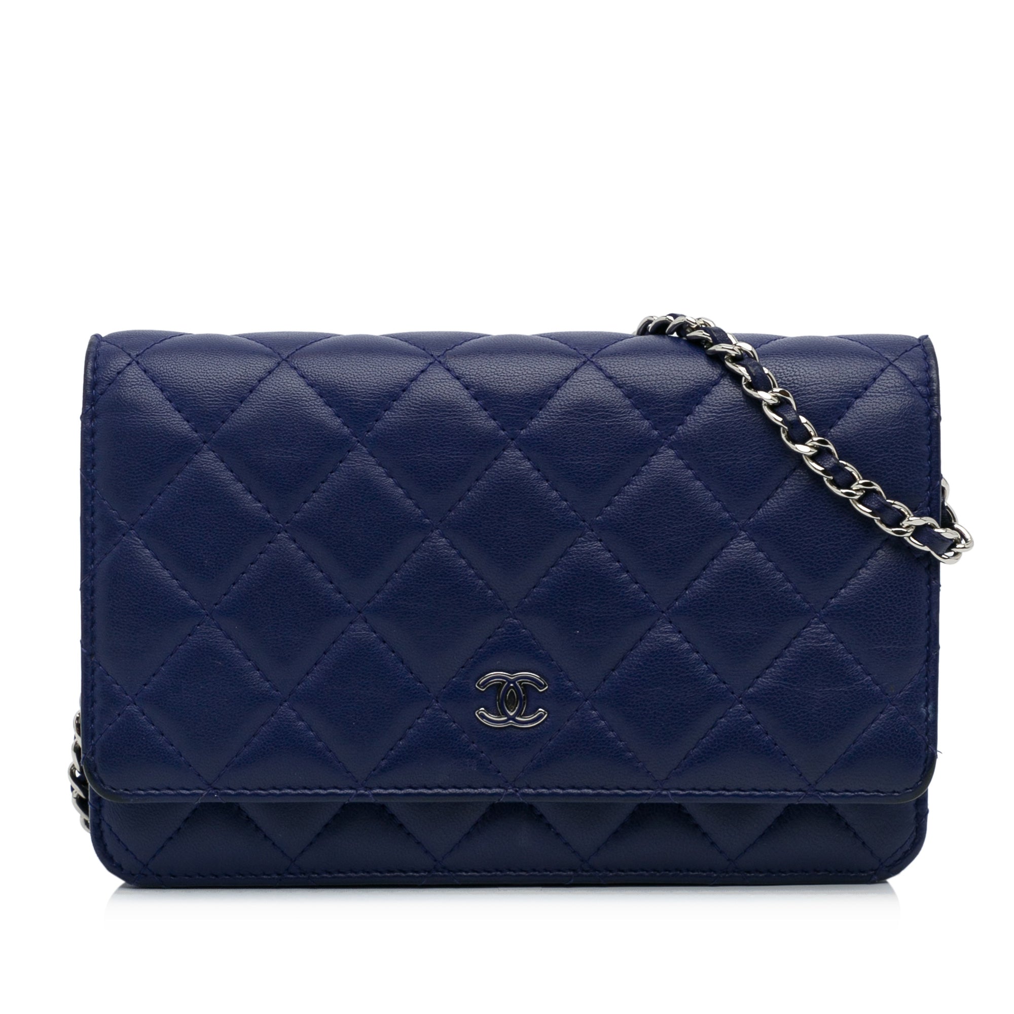 CHANEL - Cartera con cadena y detalle CC de piel de cordero acolchada