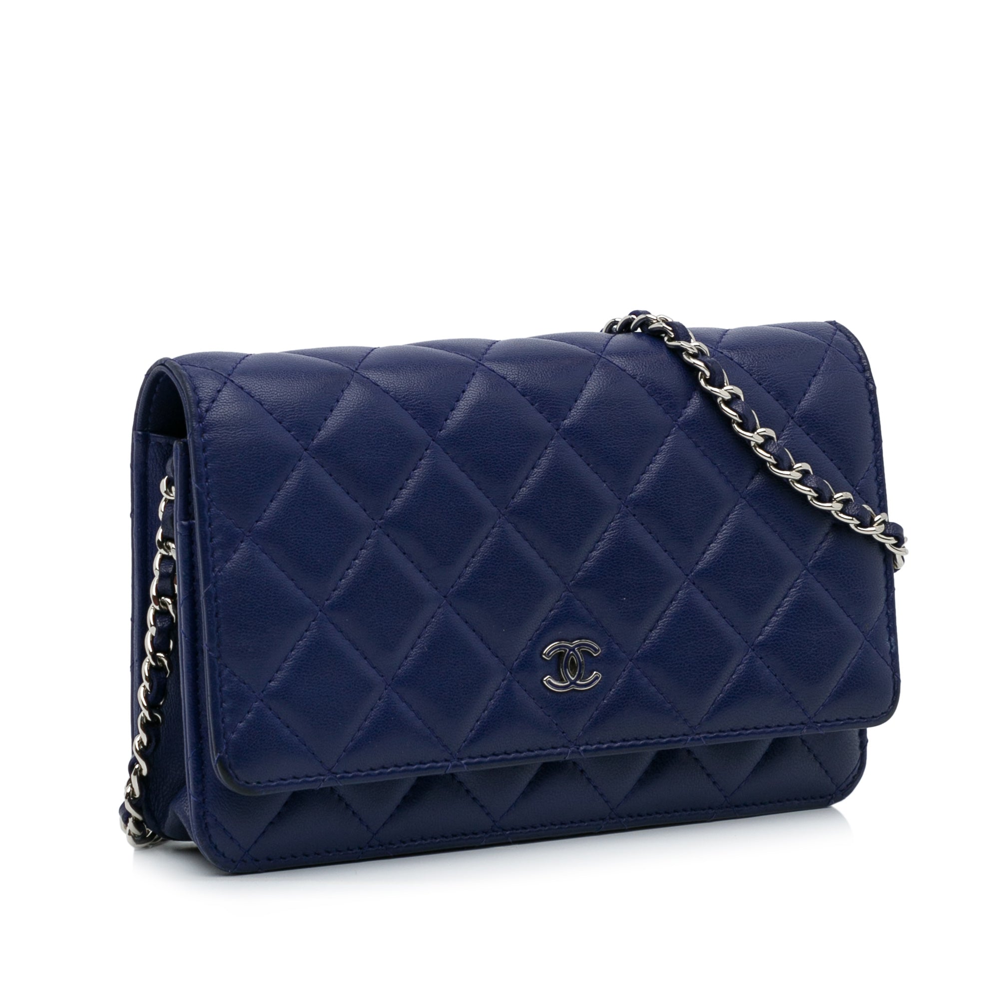 CHANEL - Cartera con cadena y detalle CC de piel de cordero acolchada