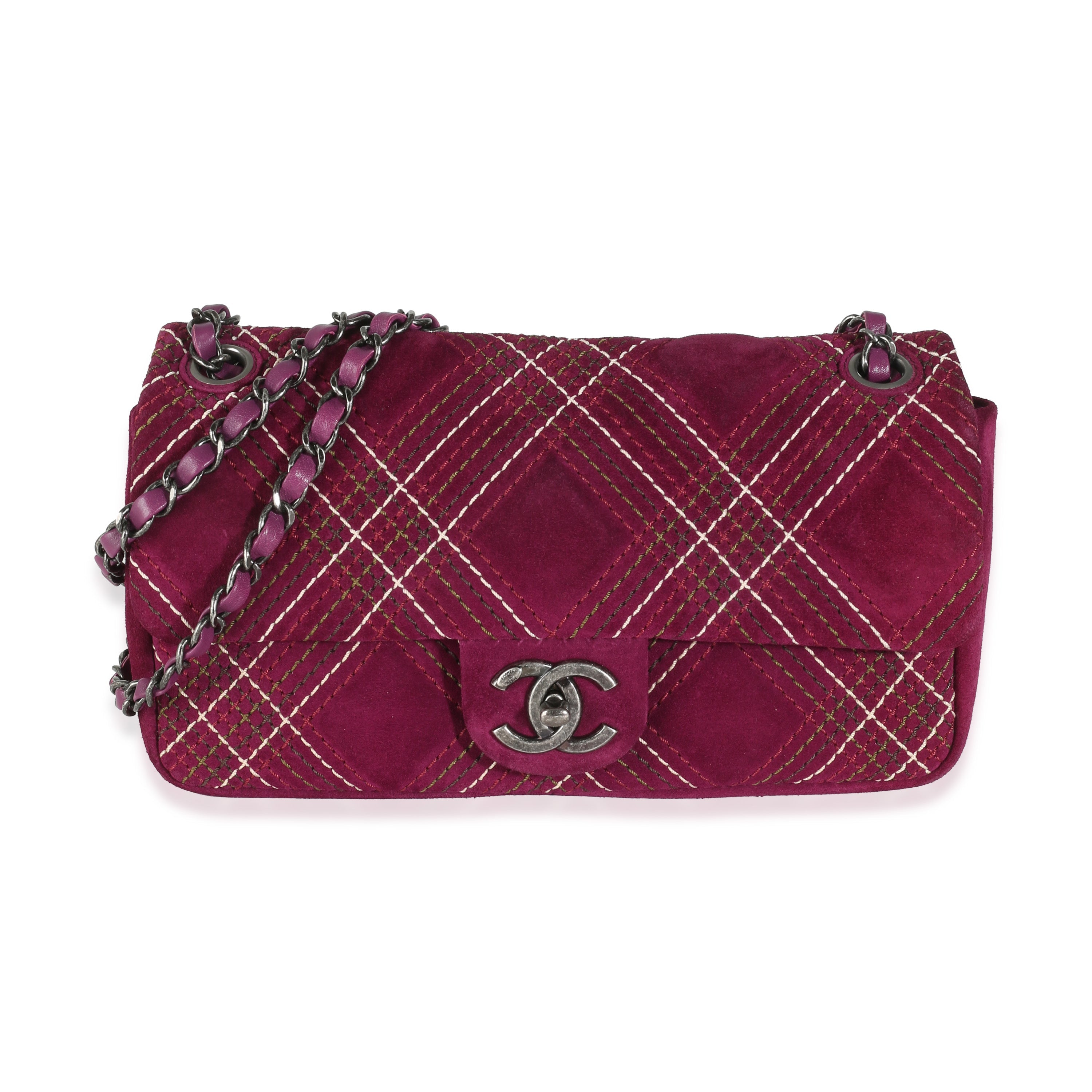 CHANEL - Bolso con solapa Paris Edinburgh de ante morado con forma de asa mediana