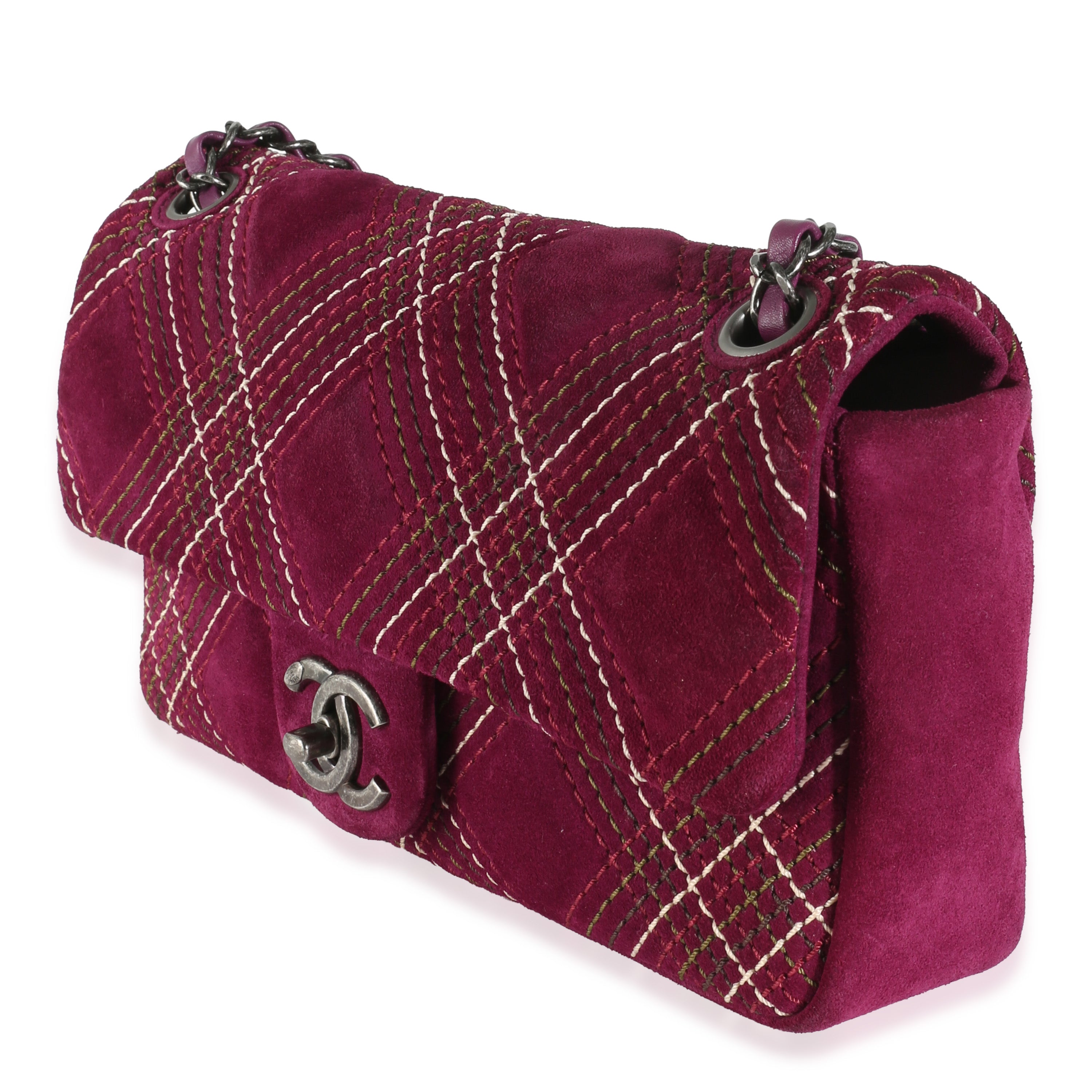 CHANEL - Bolso con solapa Paris Edinburgh de ante morado con forma de asa mediana