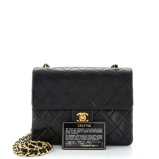 CHANEL - Bolso de mano clásico cuadrado vintage con solapa de piel de cordero acolchada pequeño