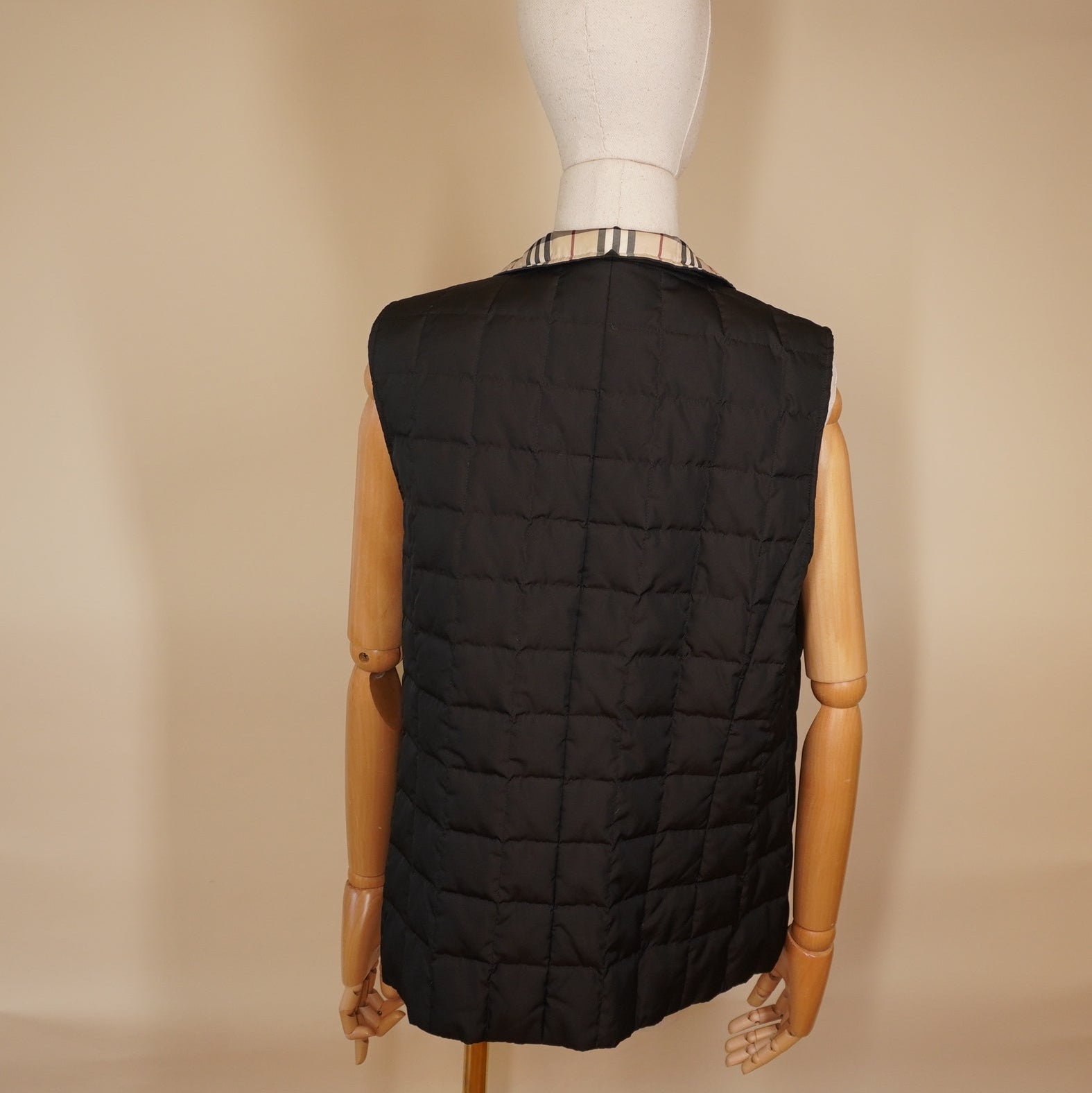 PRE-OWNED BURBERY London Down Vest Black Beige Multi Women's Reversible size 11