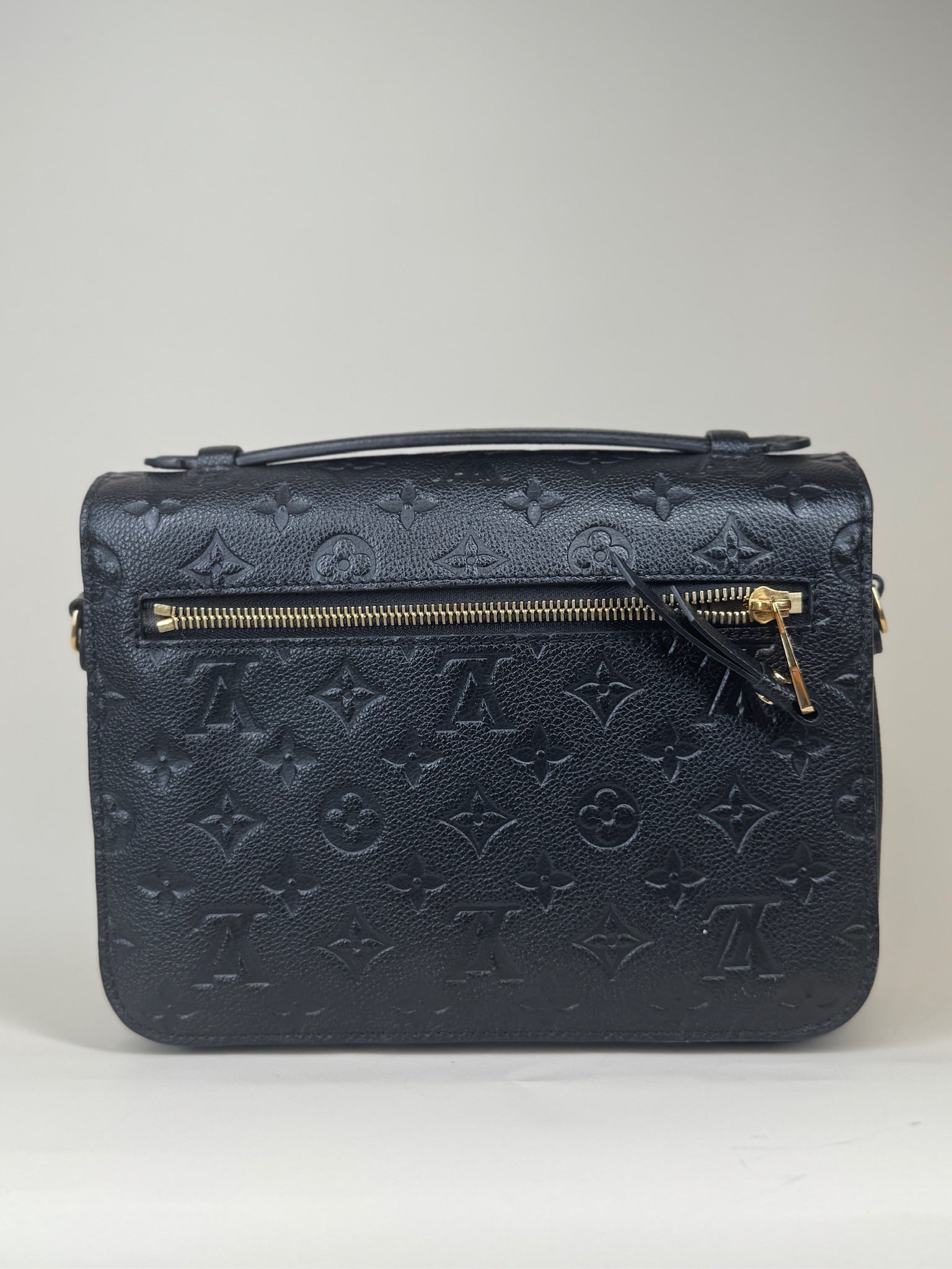 Bolso de hombro LV negro con monograma Empreinte Pochette Metis de segunda mano