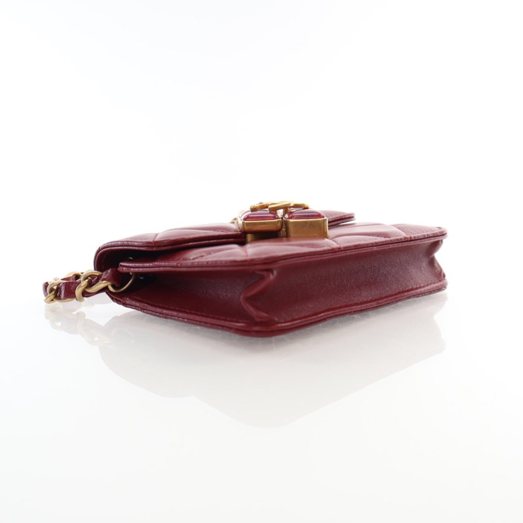 Bolso bandolera CC Diamond Lock pequeño de piel de cordero burdeos de segunda mano