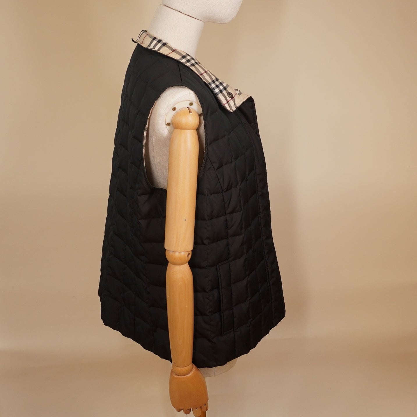 PRE-OWNED BURBERY London Down Vest Black Beige Multi Women's Reversible size 11