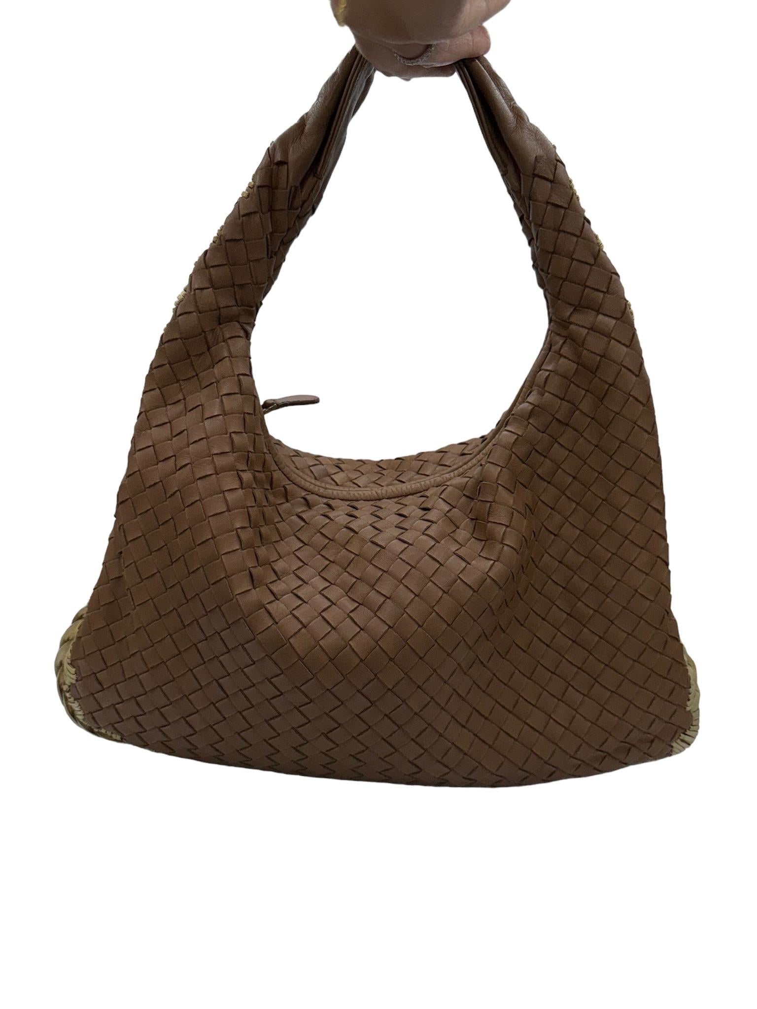 Pre-Owned Nappa Intrecciato Medium Veneta Hobo Walnut Banane Shoulder Bag
