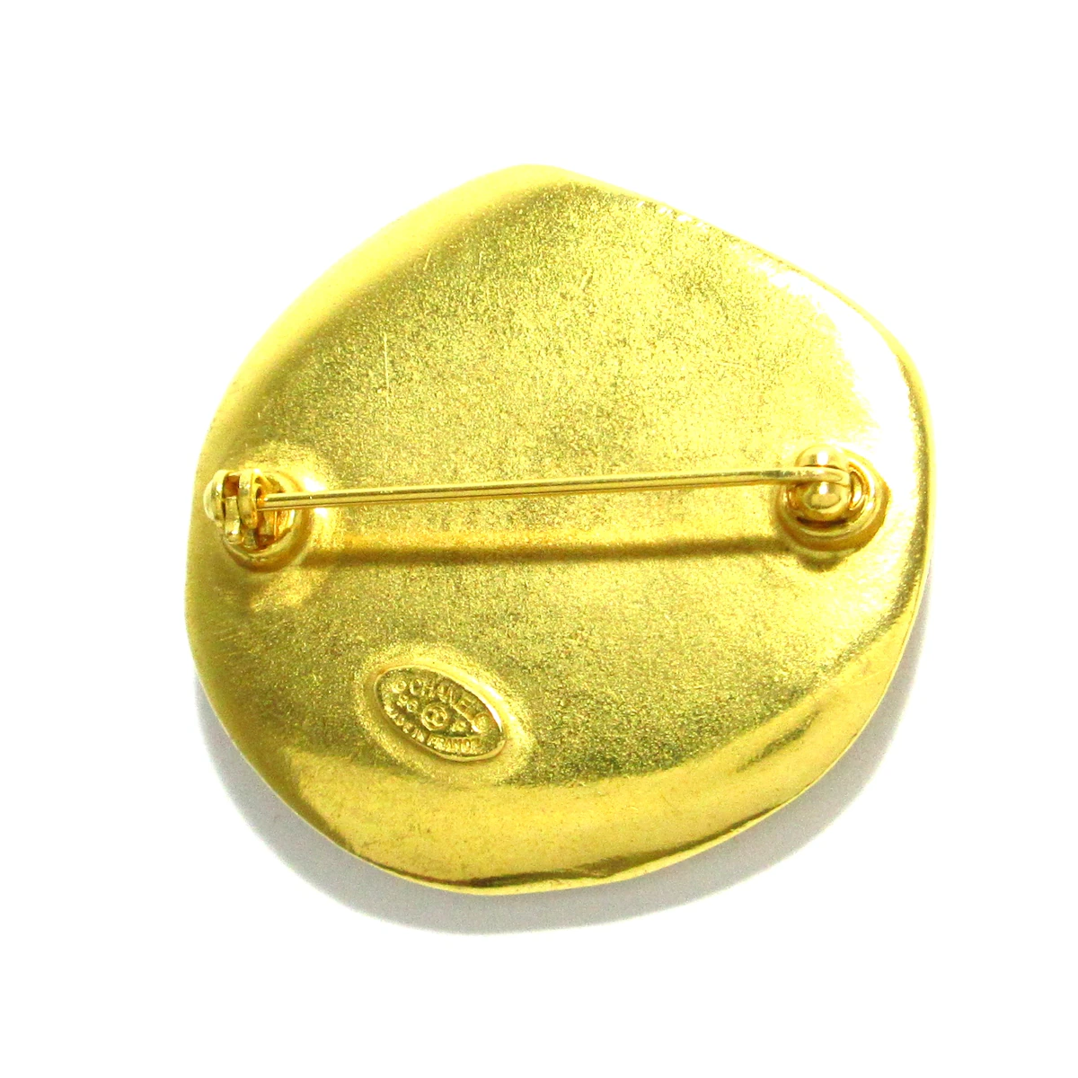 CHANEL - Broche clásico con herrajes dorados