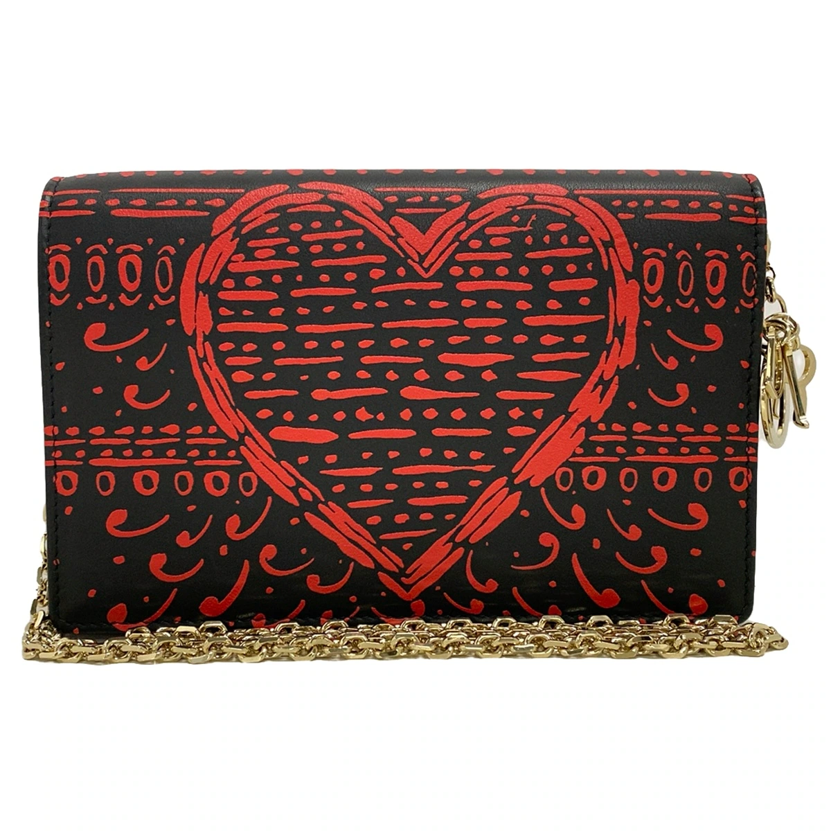 Cartera con cadena y caras de tarjetas negras y rojas en CD de segunda mano
