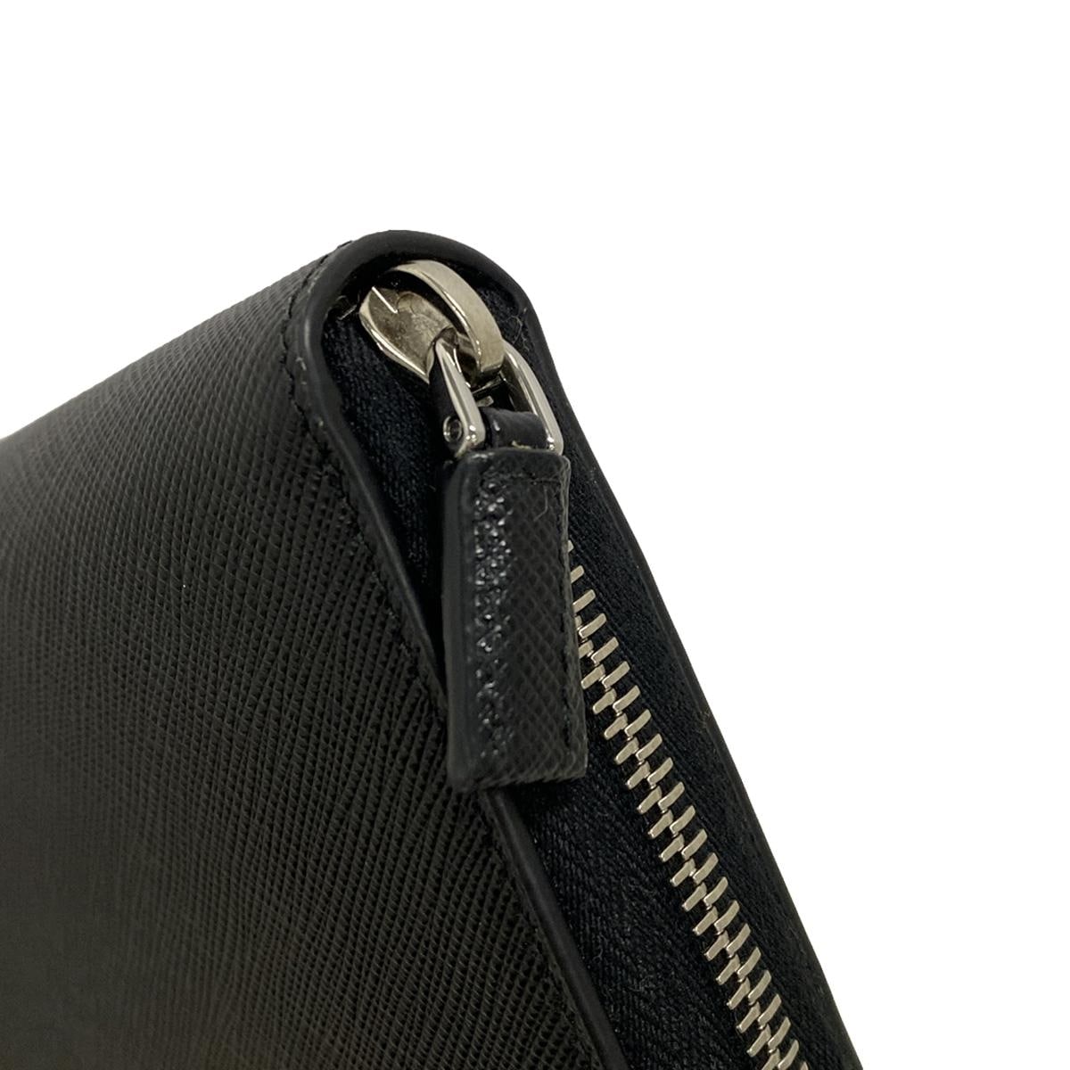 Cartera triangular larga de cuero negra de segunda mano