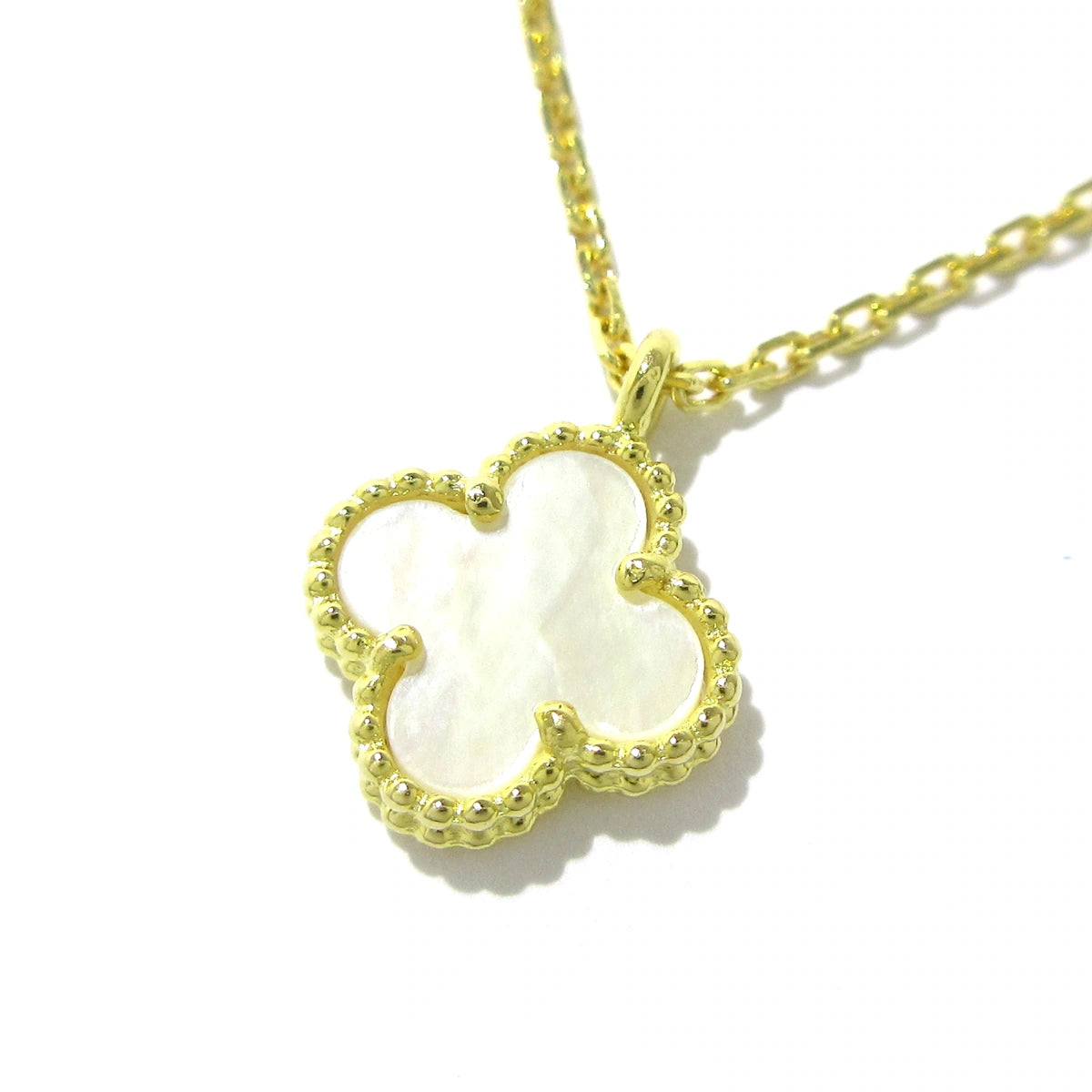 PRE-OWNED 18K Yellow Gold Sweet Alhambra Pendant With Mother Of Pearl