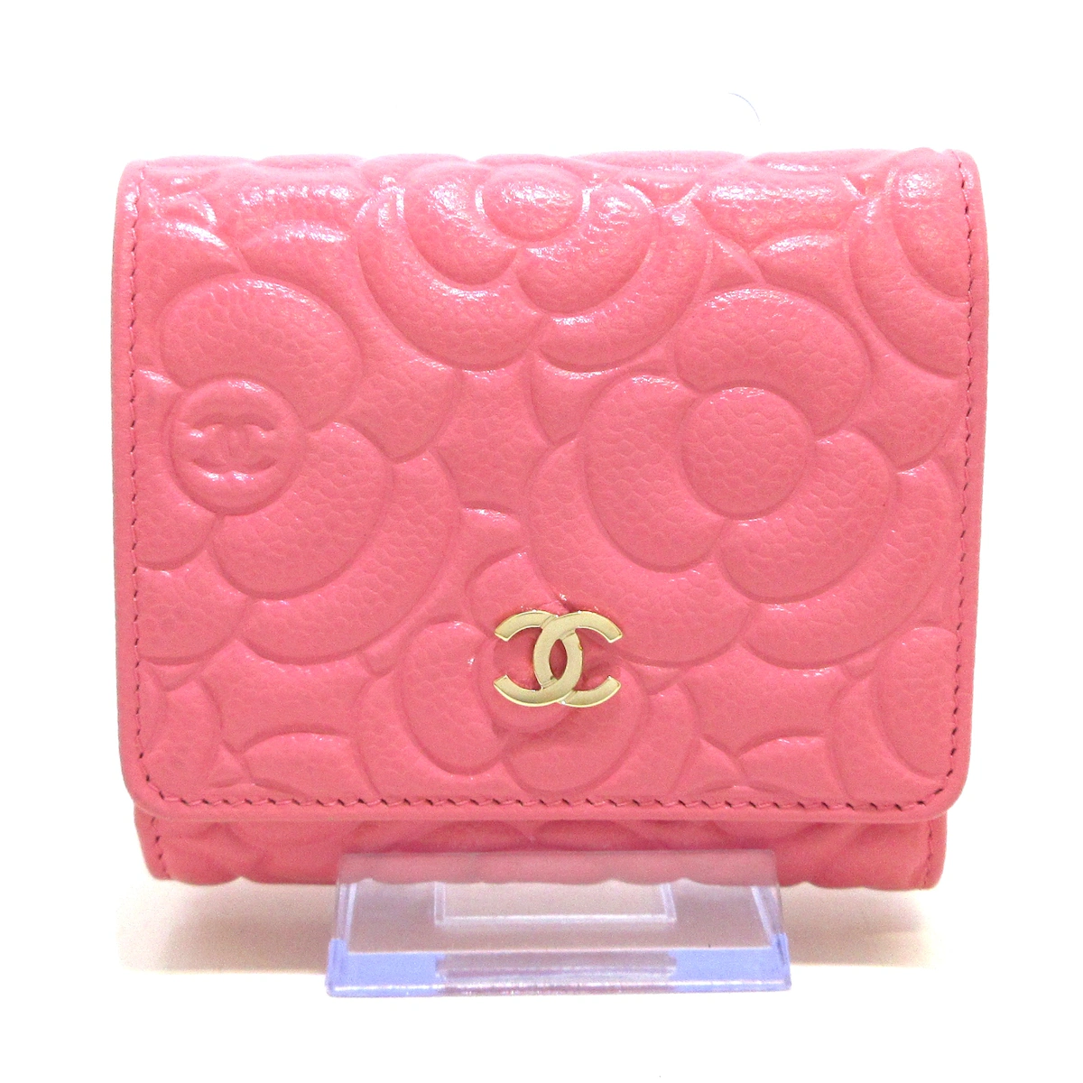 CHANEL - Cartera triple Camellia Piel de caviar rosa