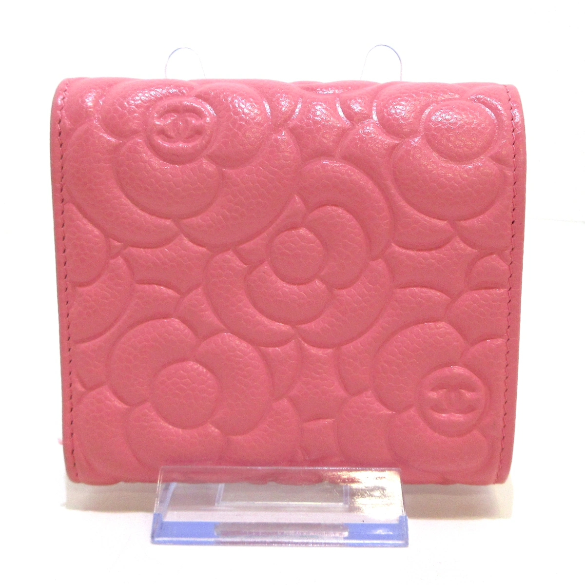 CHANEL - Cartera triple Camellia Piel de caviar rosa