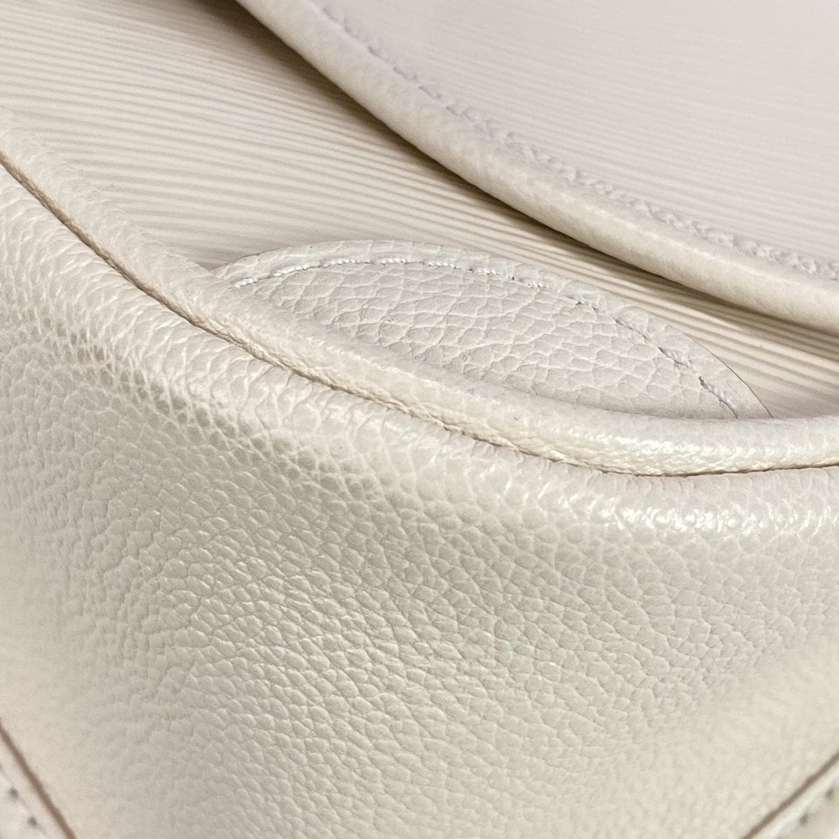 PRE-OWNED LV Business NM Cream Epi Leather Shoulder Bag