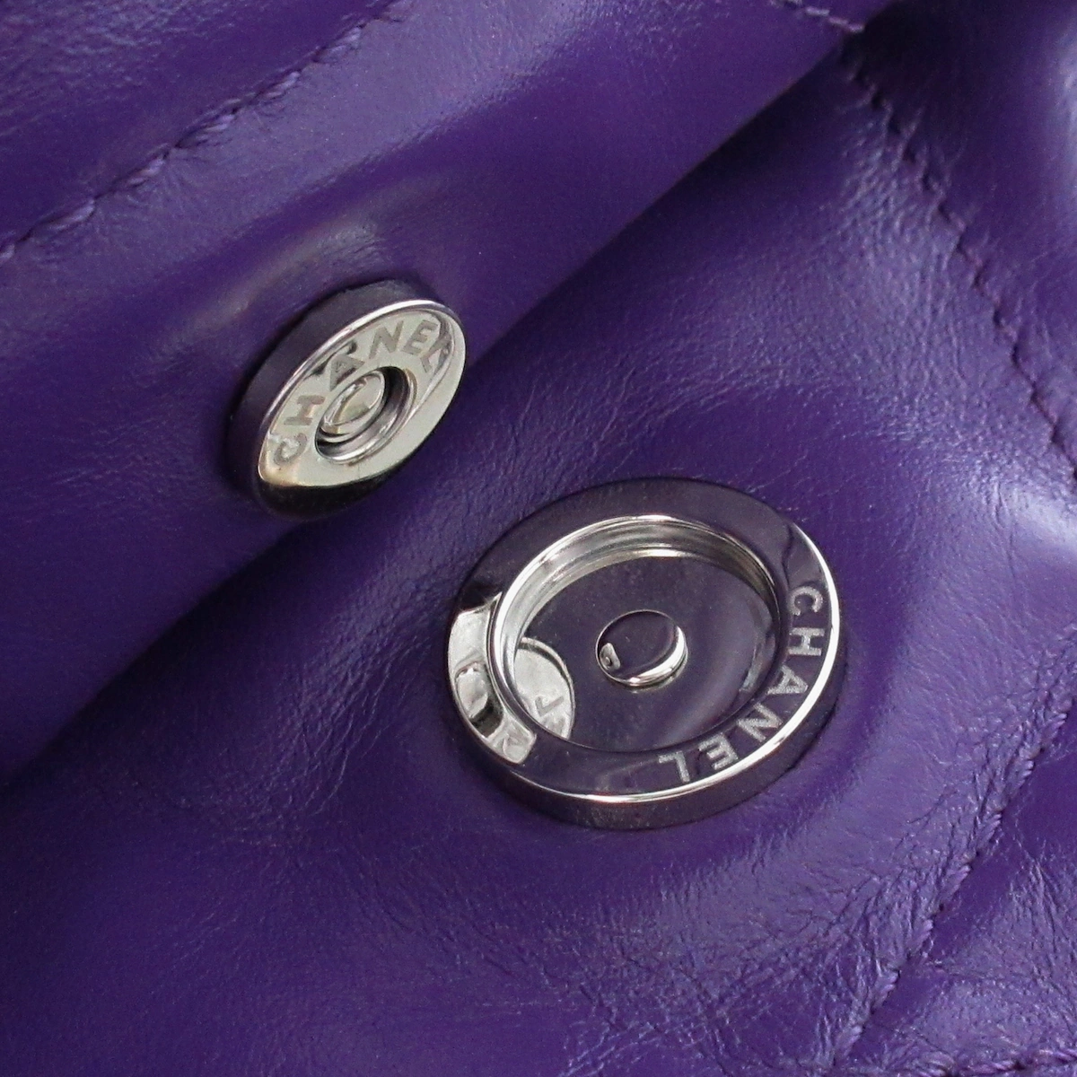 PRE-OWNED CC 22 Small Shoulder Bag Purple Shiny Calfskin