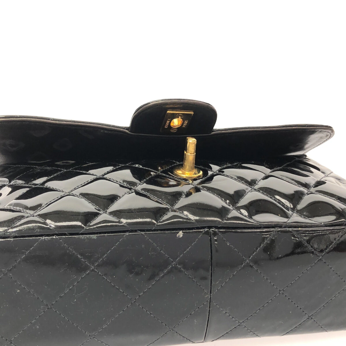 CHANEL - Bolso de hombro Matelasse de doble cara en charol negro