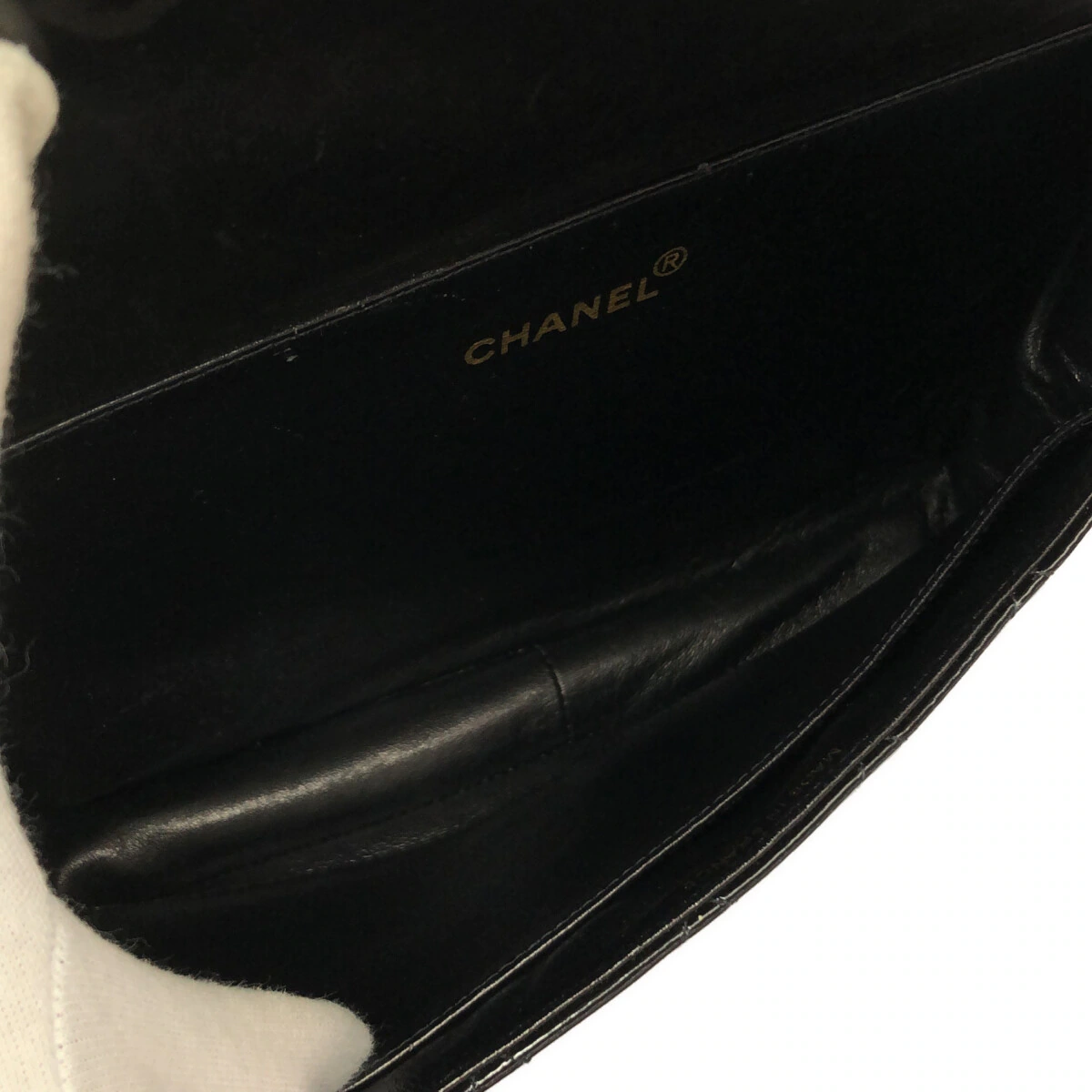 CHANEL - Bolso de hombro Matelasse de doble cara en charol negro