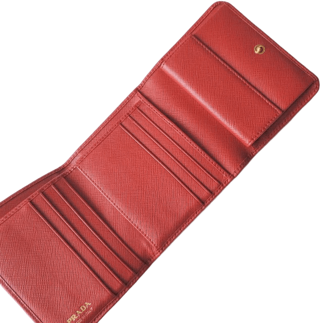 Cartera de tres pliegues de cuero rojo de segunda mano