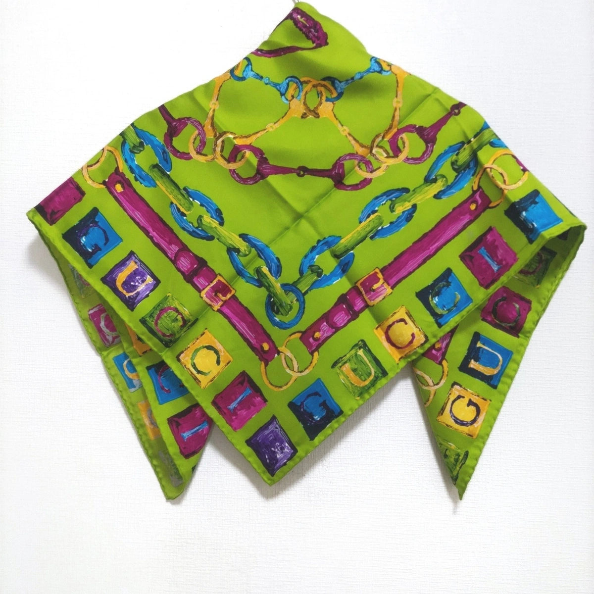 Bufanda multicolor GG verde claro, rosa y morado de segunda mano