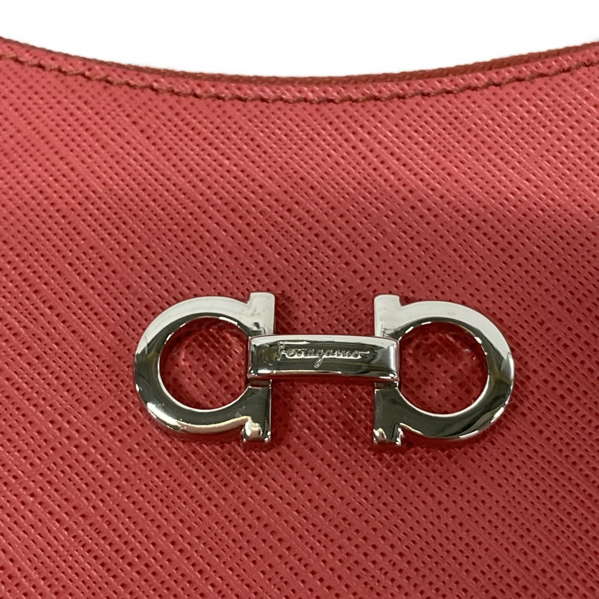 SALVATORE FERRAGAMO - Bolso de hombro Gancini de piel roja