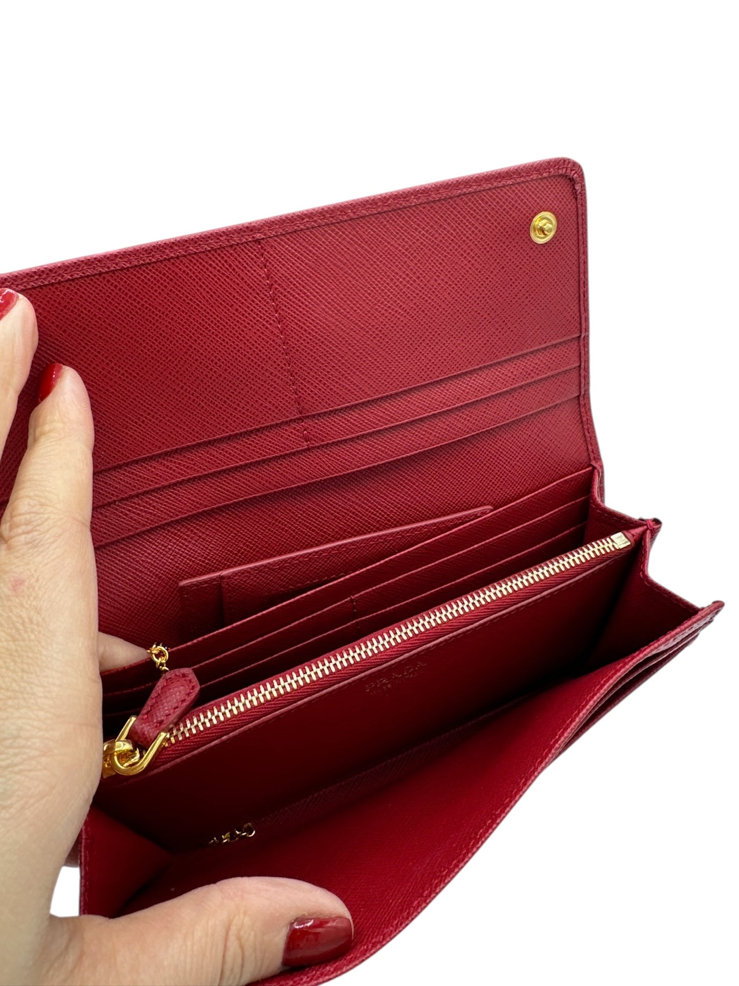 Cartera larga de piel saffiano roja de segunda mano