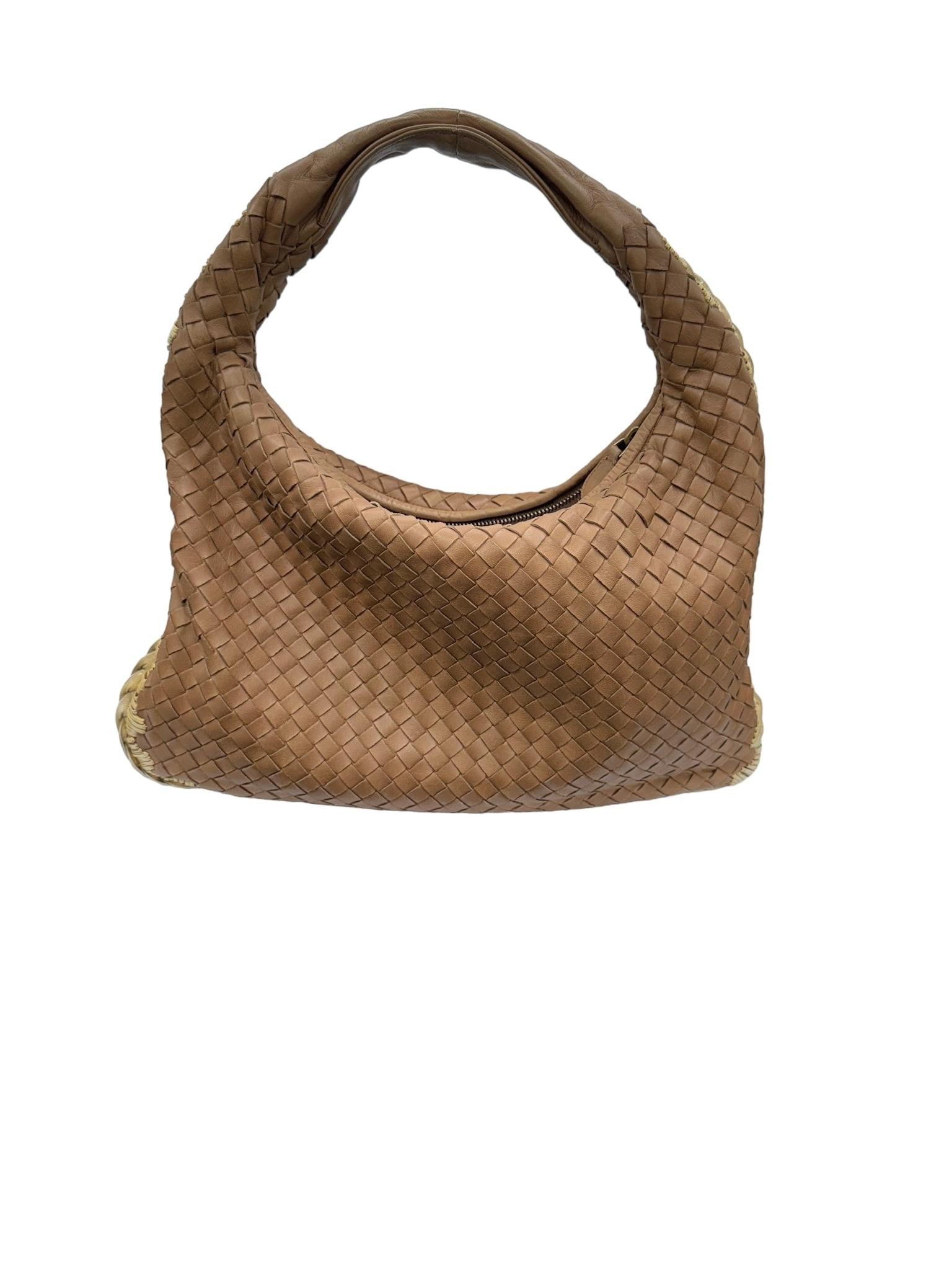 Pre-Owned Nappa Intrecciato Medium Veneta Hobo Walnut Banane Shoulder Bag