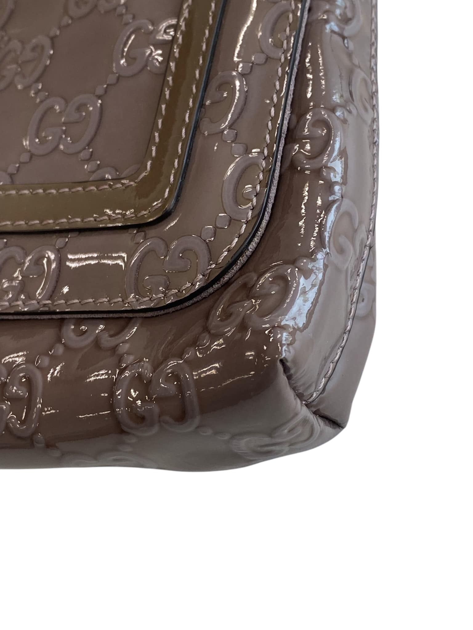 Bolso de hombro con cadena Broadway de piel de charol con estampado GG gris de segunda mano