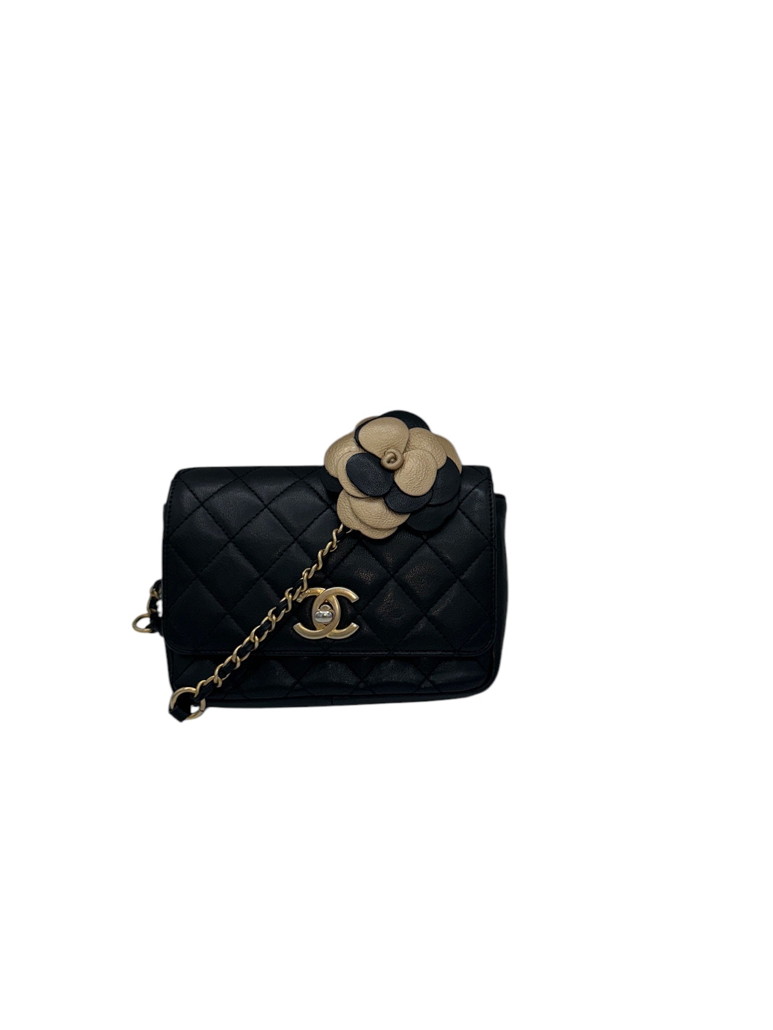 Bolso de hombro con solapa Camellia Private Affair de piel de cordero acolchada negra CC USADO
