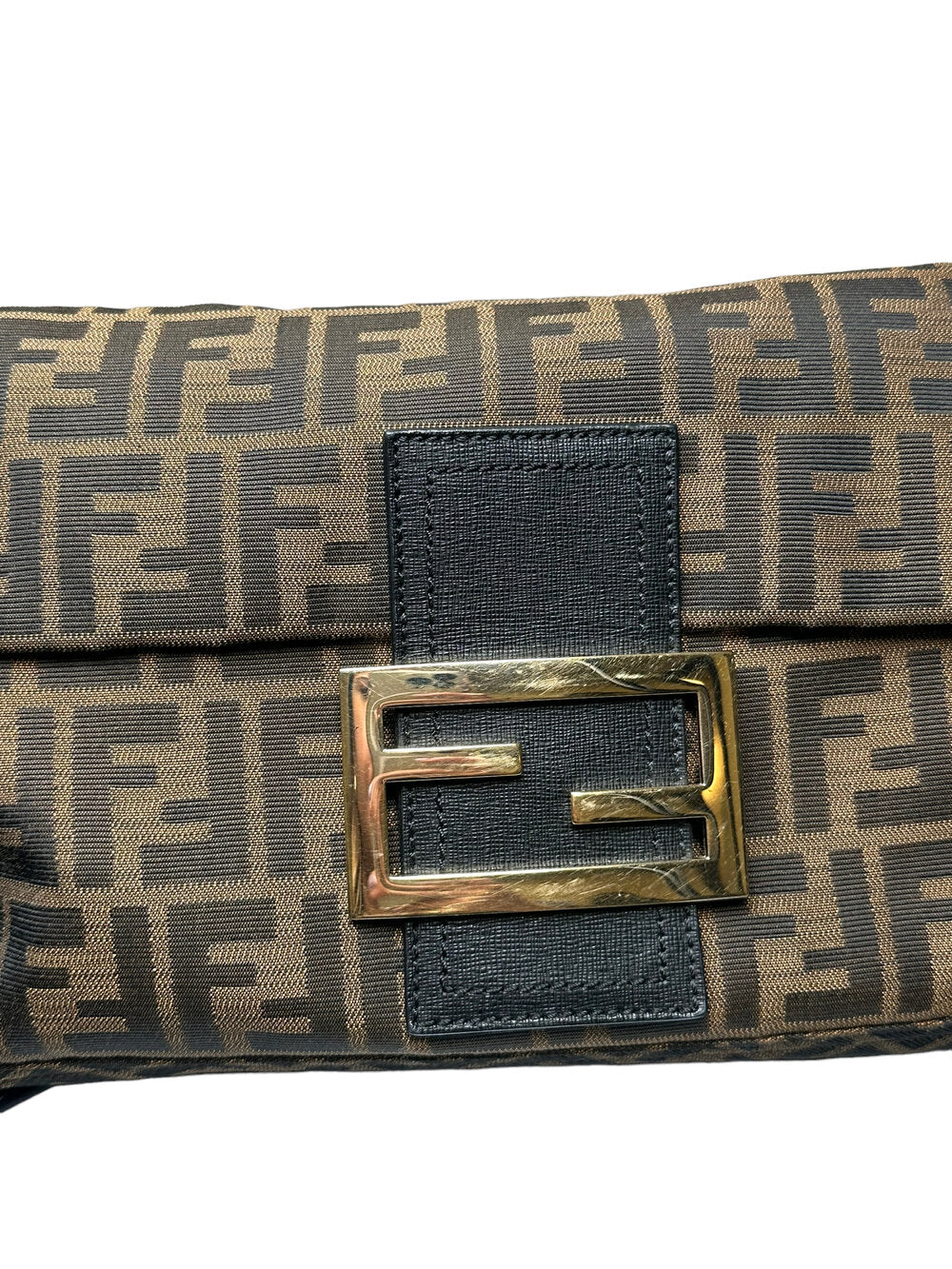 FENDI- Maxi Baguette (Crossbody)