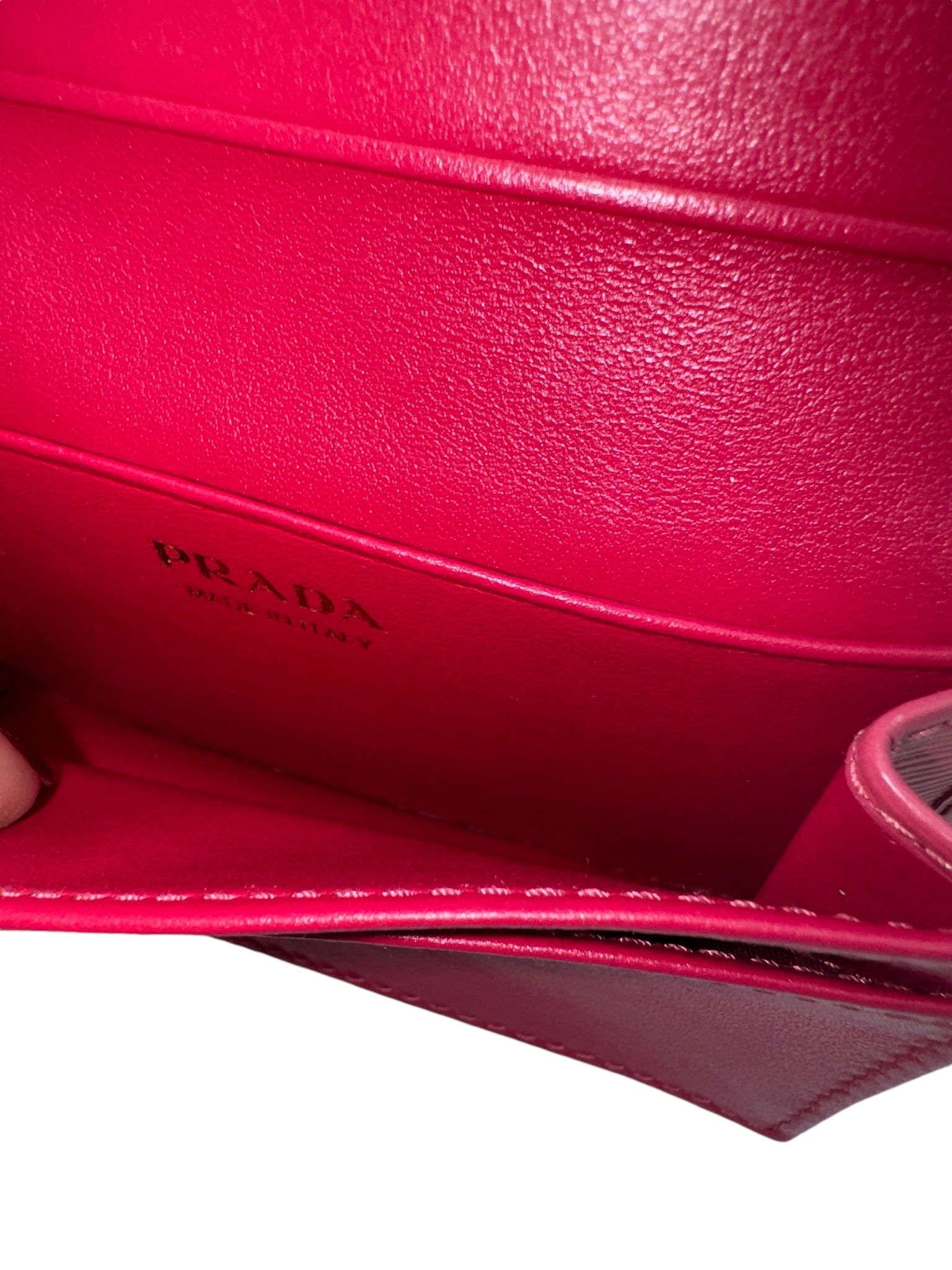 PRADA DE SEGUNDA MANO - Tarjetero de piel color rosa